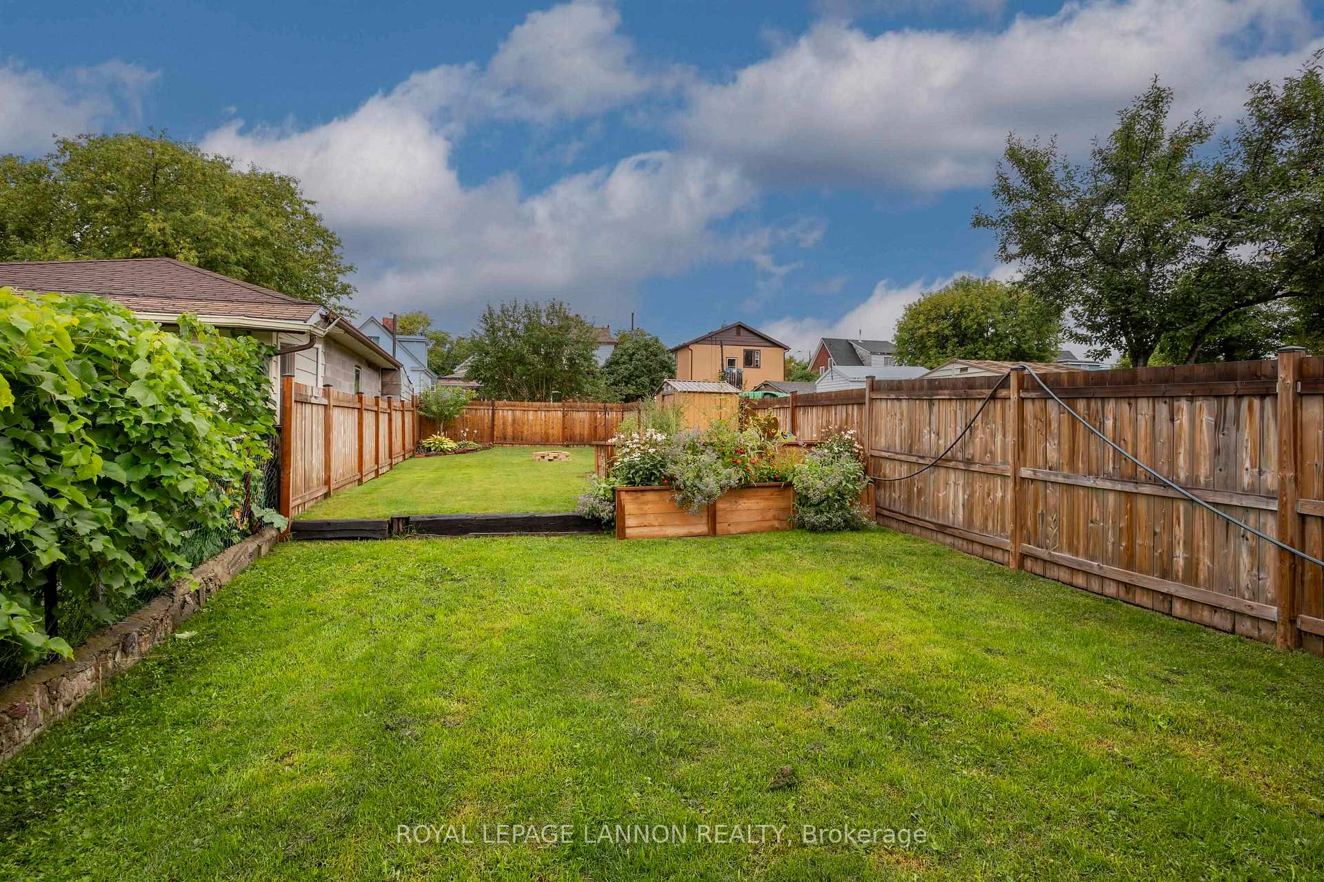 Photo 33 of 80 Peter Street, Thunder Bay, College Heights — HOMEH