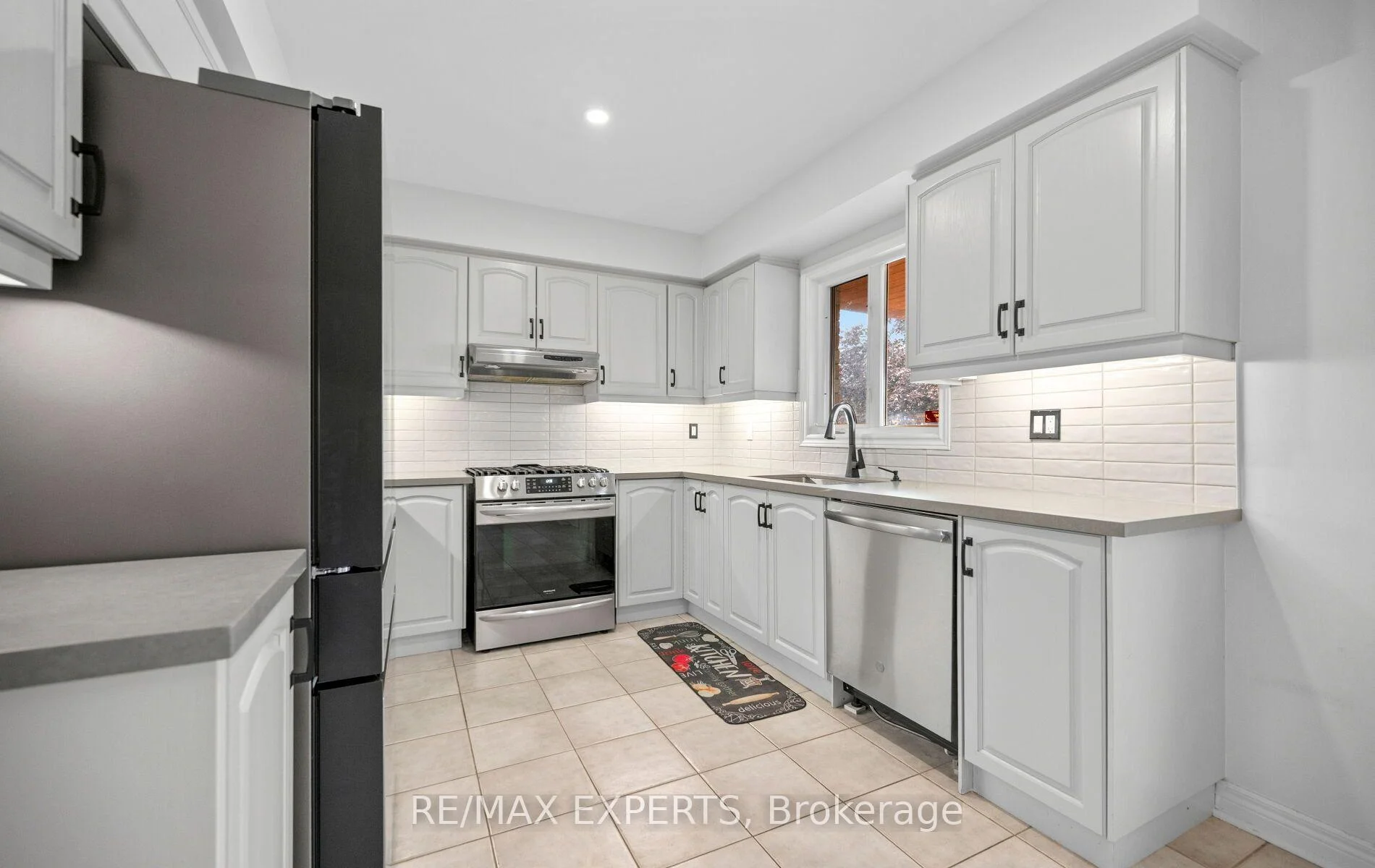 Photo 44 of 90 Coolspring Crescent, Caledon, Bolton East — HOMEH