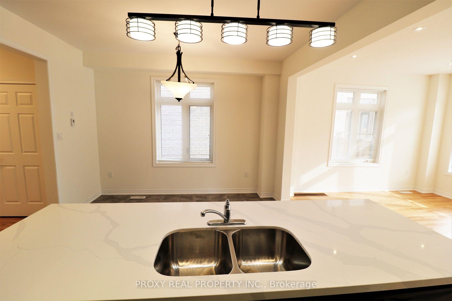 Photo 9 of 143 Beechborough Crescent, East Gwillimbury, Sharon — HOMEH