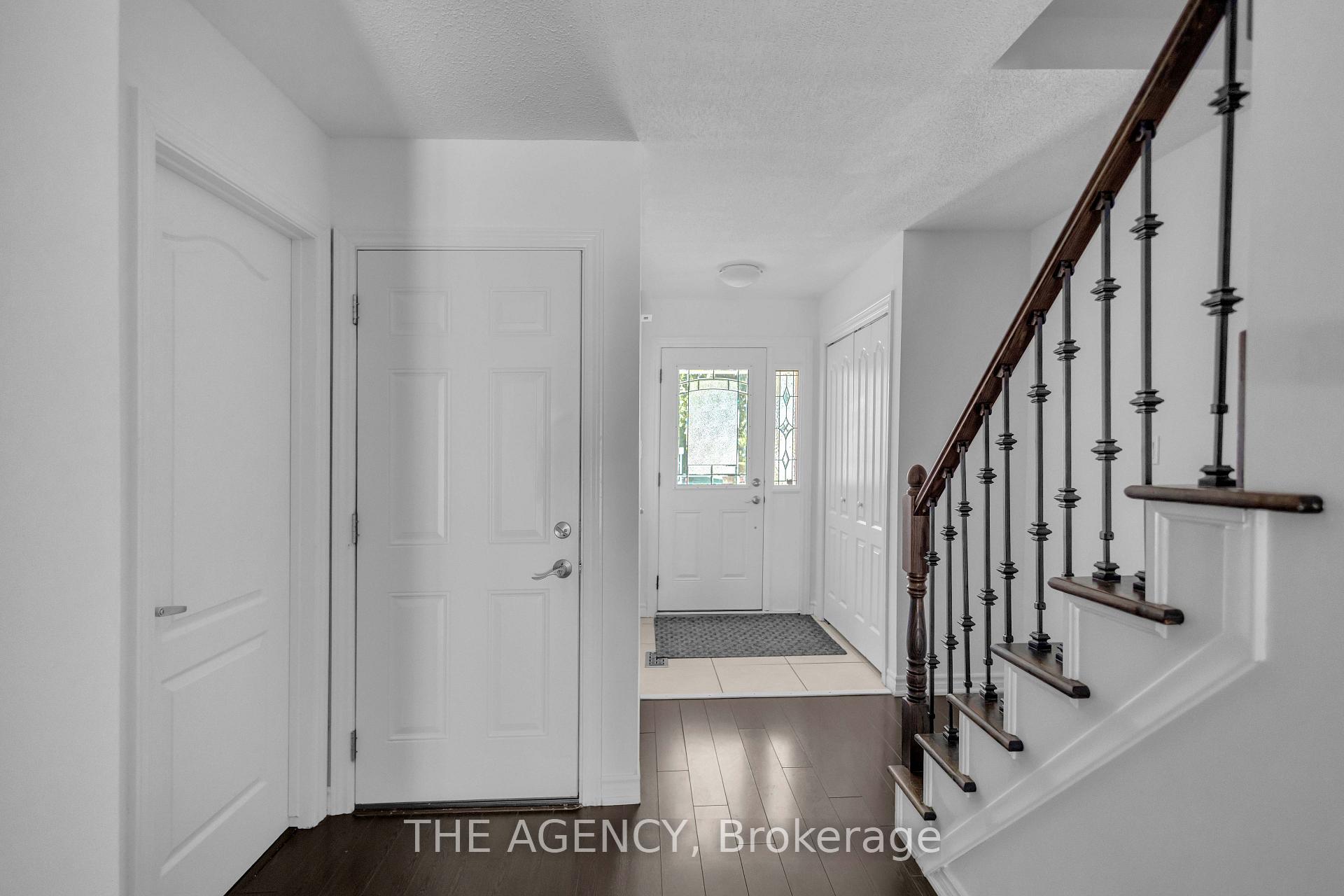 Photo 3 of 38 Athenia Drive, Hamilton, Stoney Creek Mountain — HOMEH