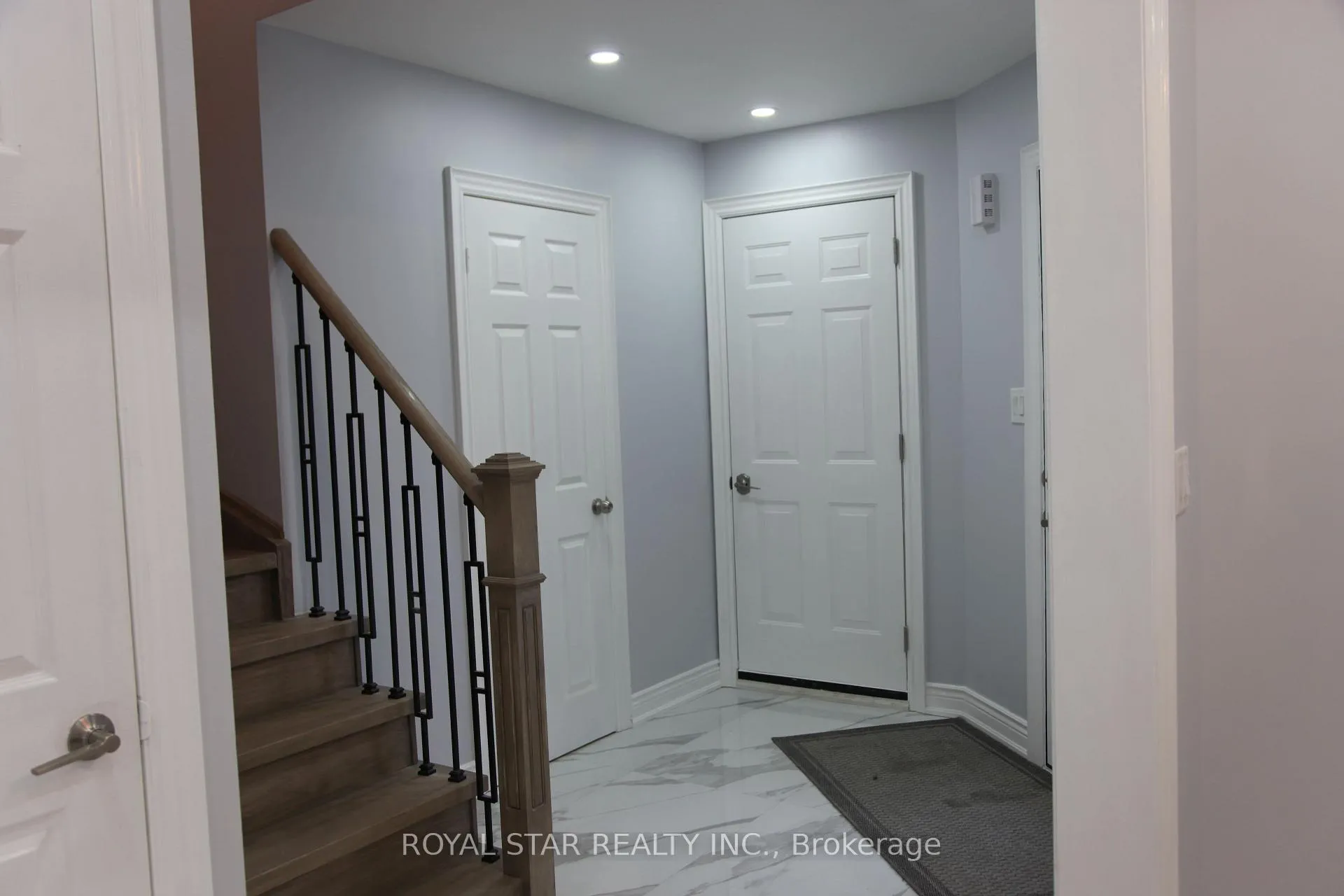 Photo 5 of 105 Lougheed Road E, Barrie, Holly — HOMEH
