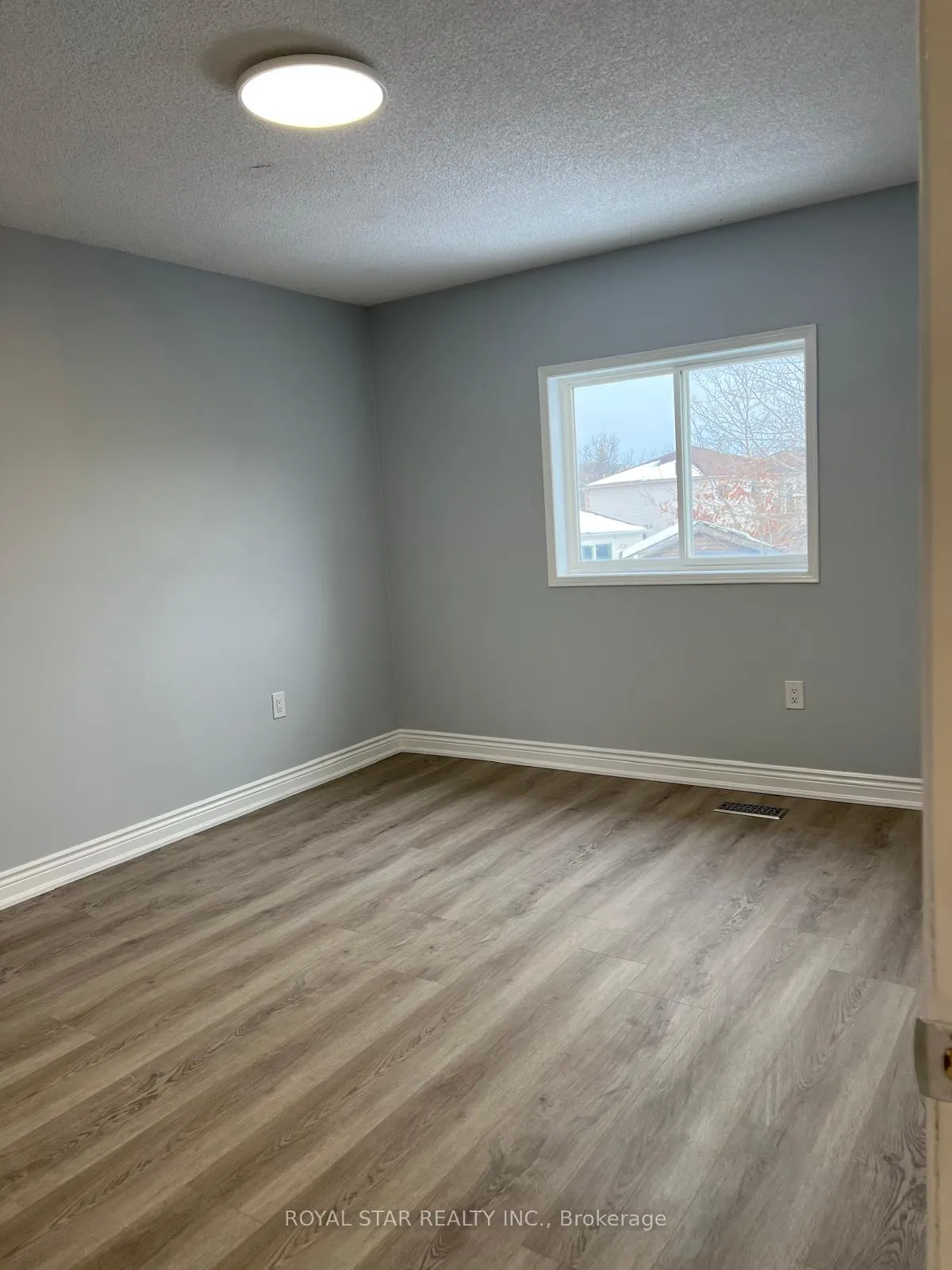 Photo 13 of 105 Lougheed Road E, Barrie, Holly — HOMEH