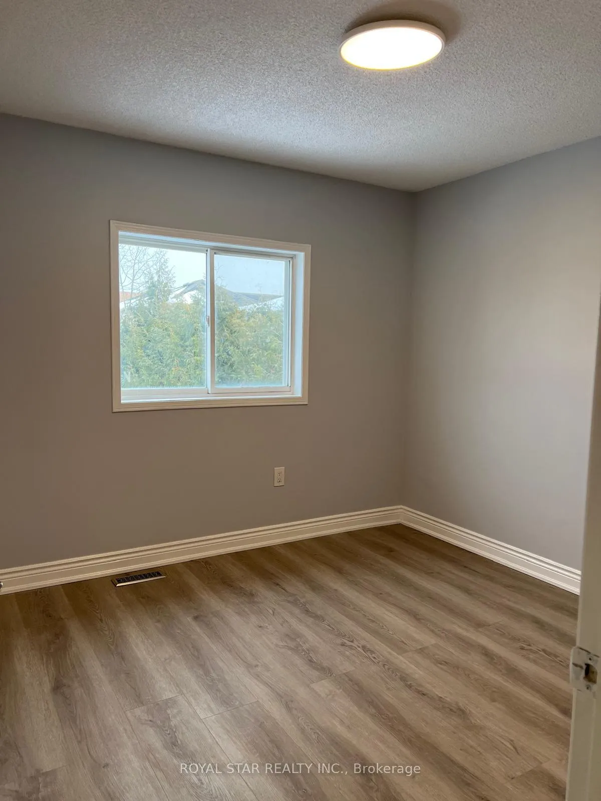 Photo 21 of 105 Lougheed Road E, Barrie, Holly — HOMEH