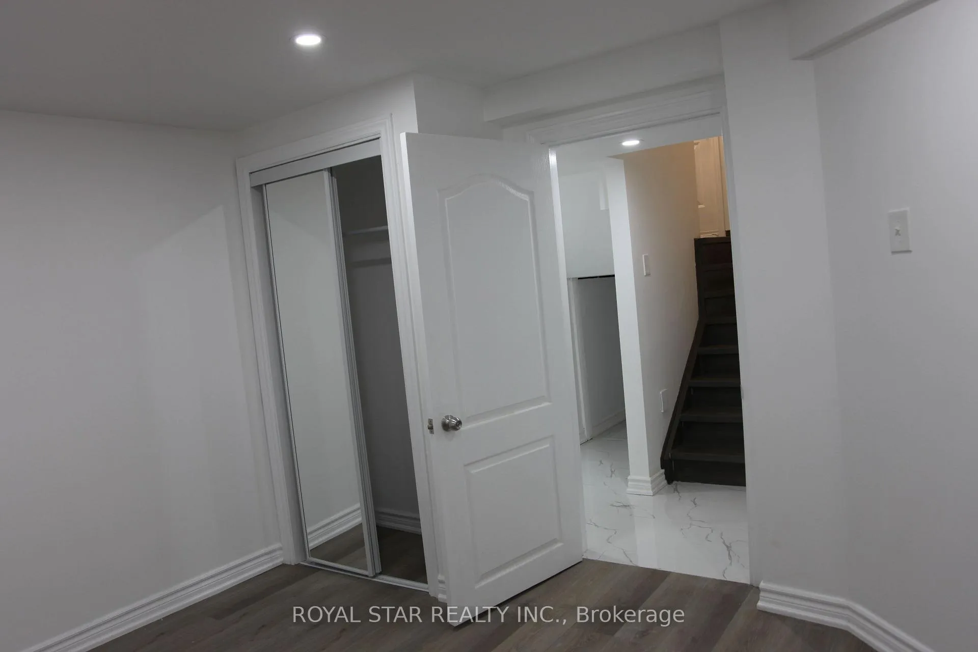 Photo 36 of 105 Lougheed Road E, Barrie, Holly — HOMEH