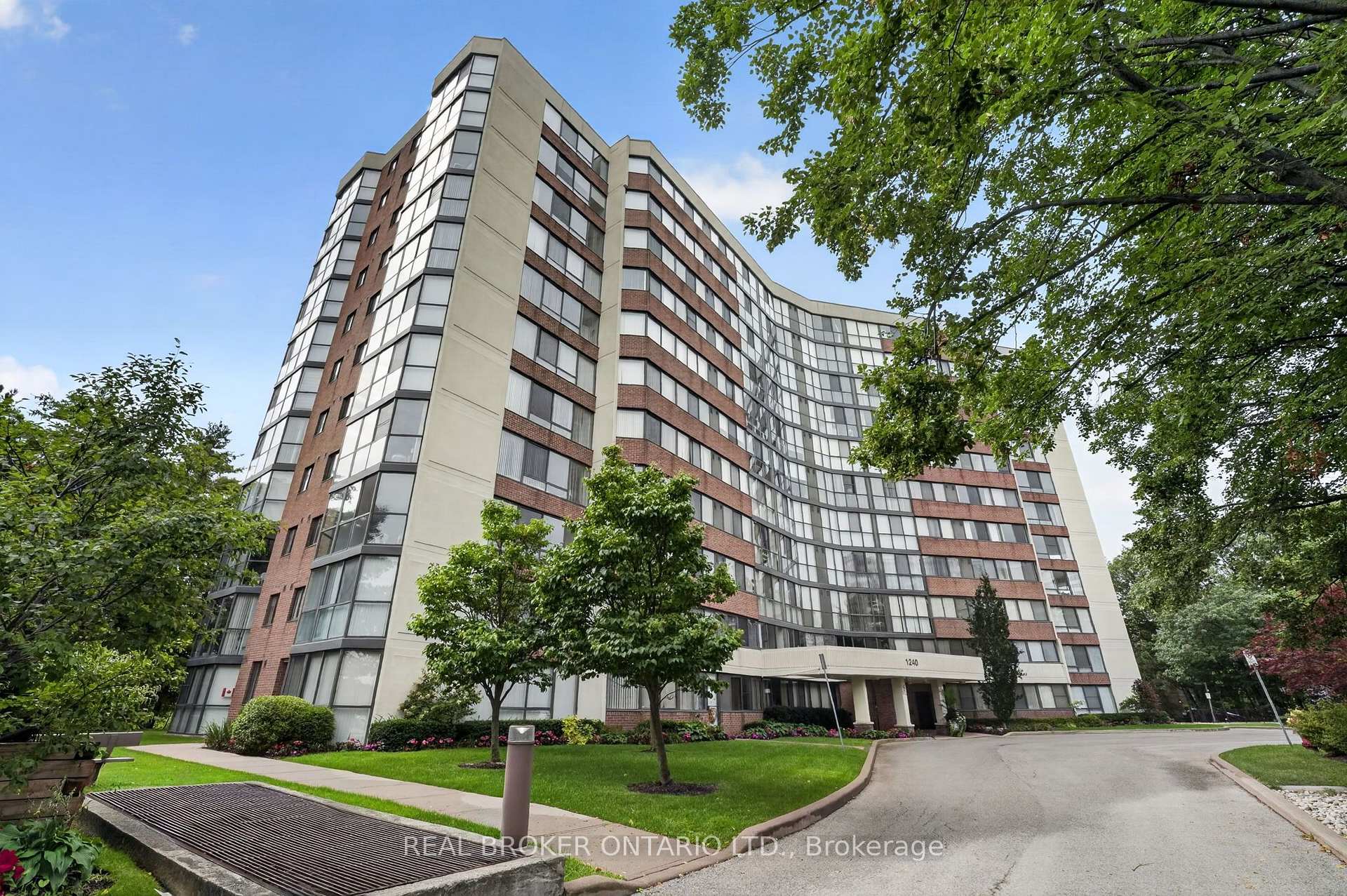 Front of Unit 904, 1240 Marlborough Court