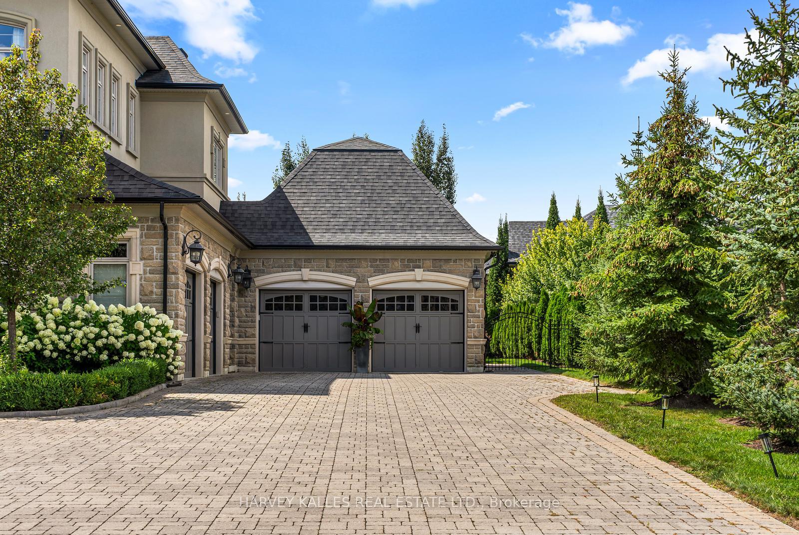 Photo 4 of 30 Spicewood Crescent, Vaughan, Kleinburg — HOMEH
