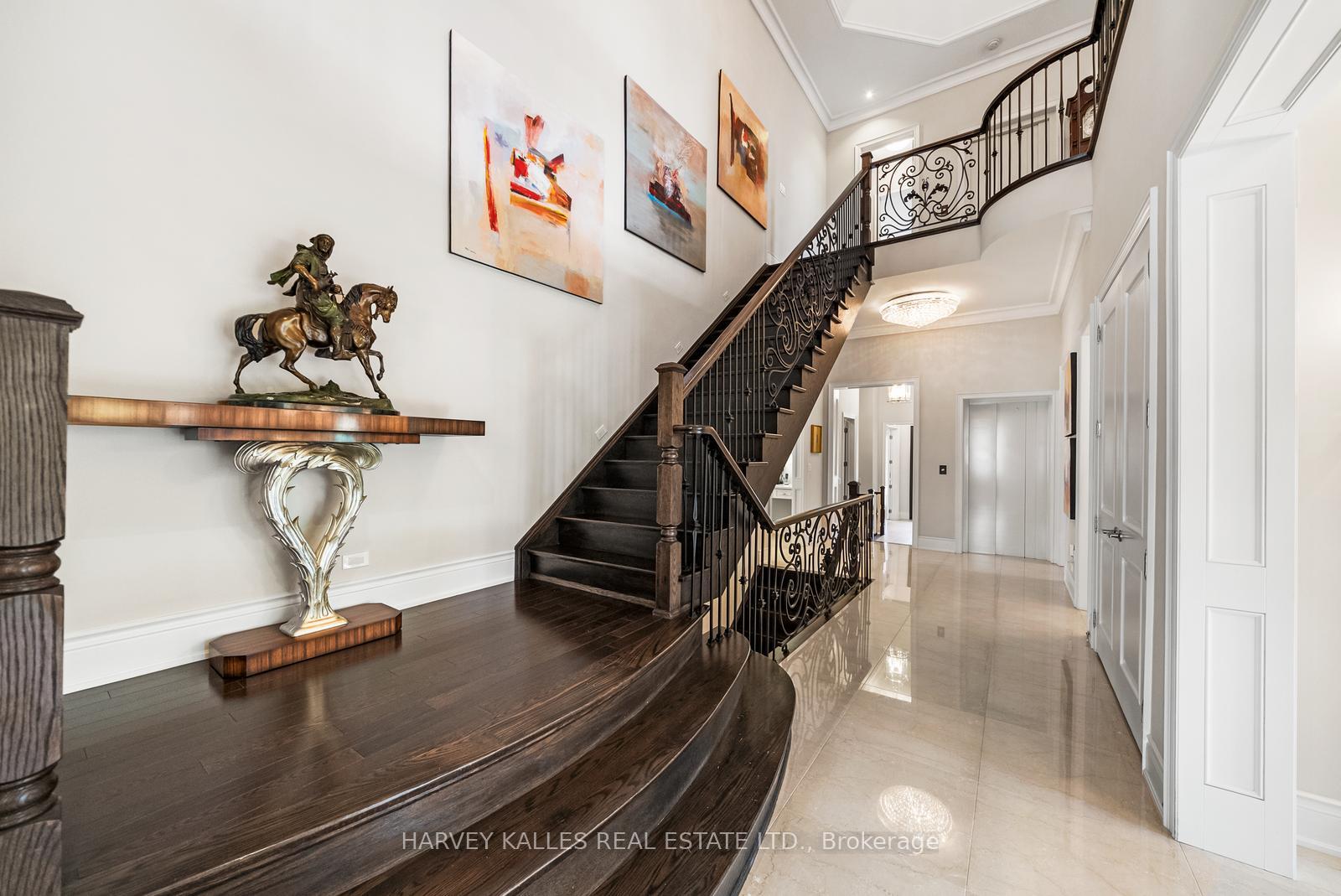 Photo 8 of 30 Spicewood Crescent, Vaughan, Kleinburg — HOMEH