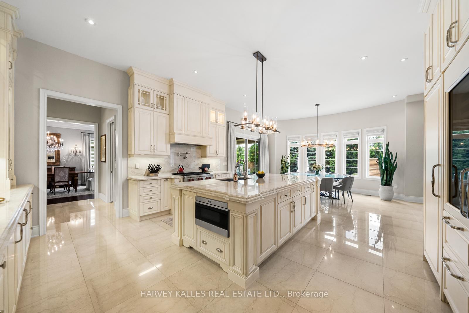 Photo 12 of 30 Spicewood Crescent, Vaughan, Kleinburg — HOMEH