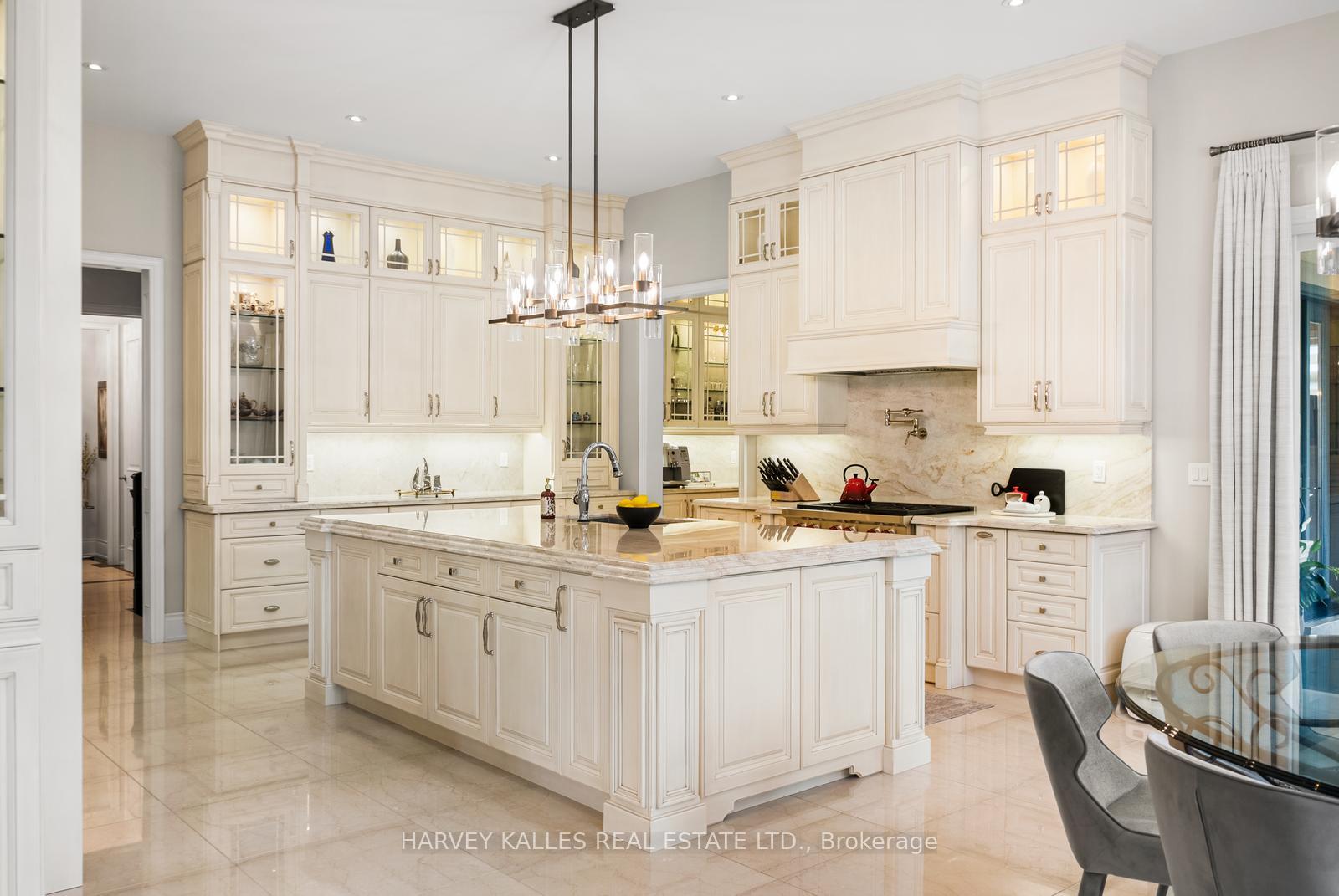 Photo 13 of 30 Spicewood Crescent, Vaughan, Kleinburg — HOMEH