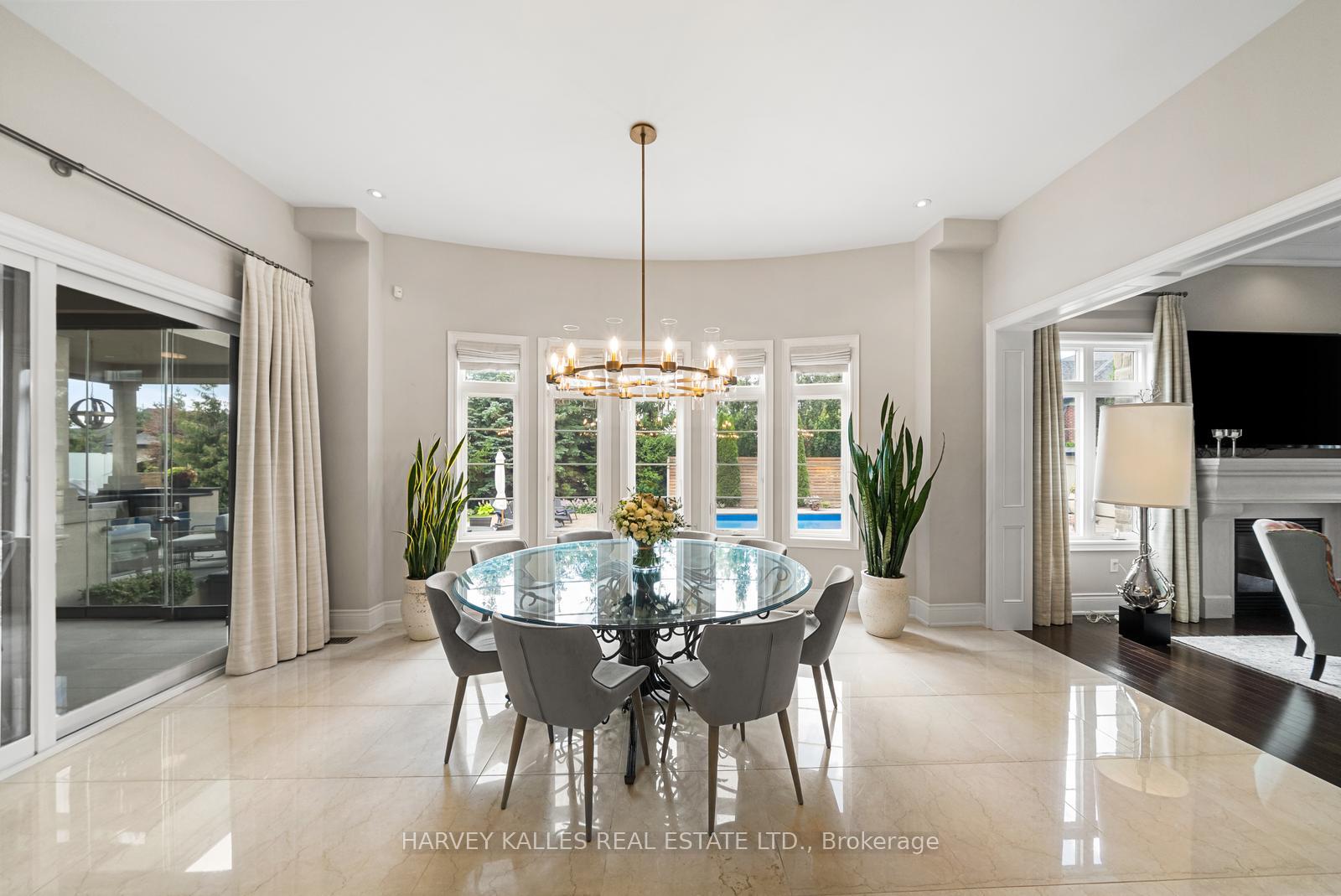 Photo 14 of 30 Spicewood Crescent, Vaughan, Kleinburg — HOMEH