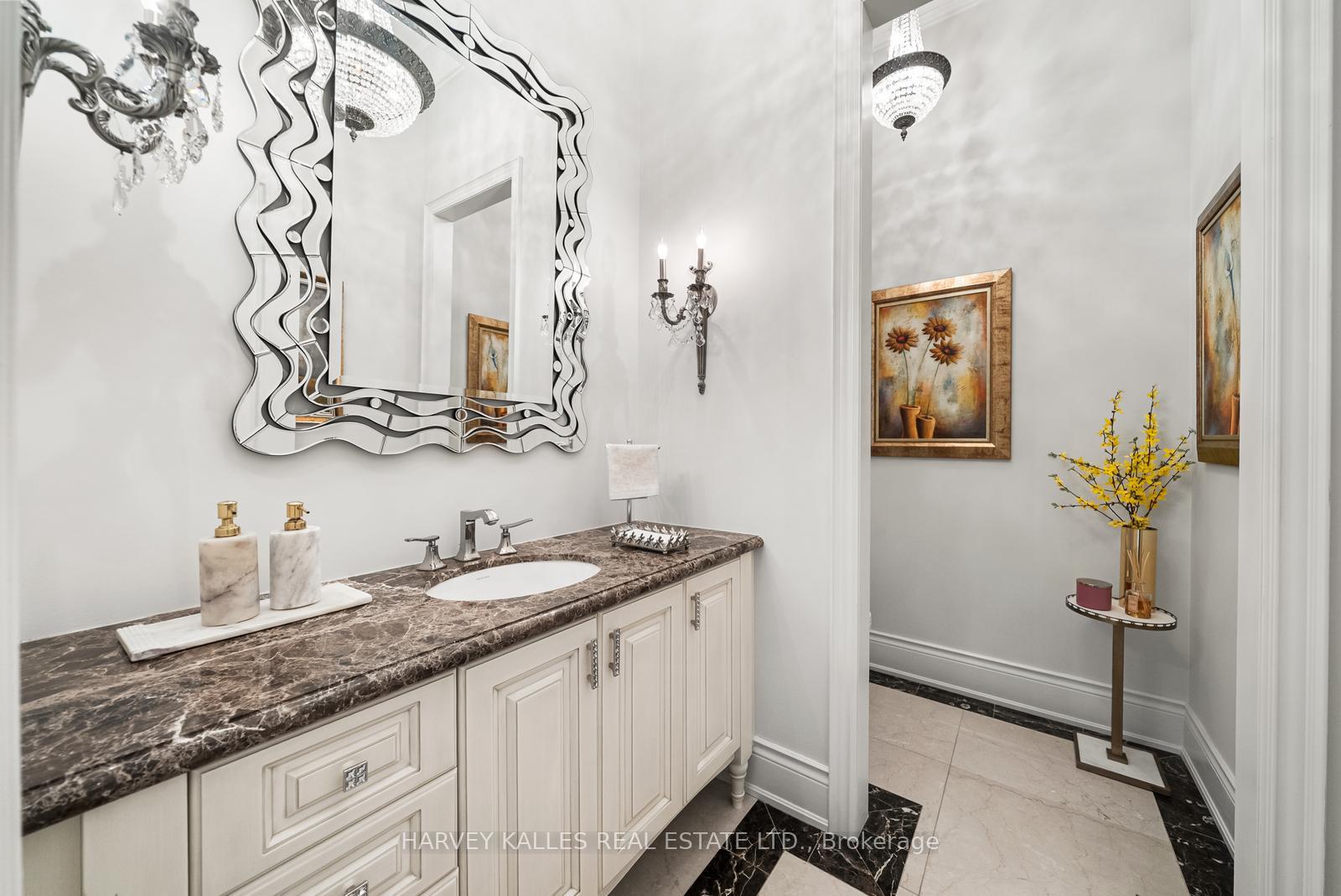 Photo 17 of 30 Spicewood Crescent, Vaughan, Kleinburg — HOMEH