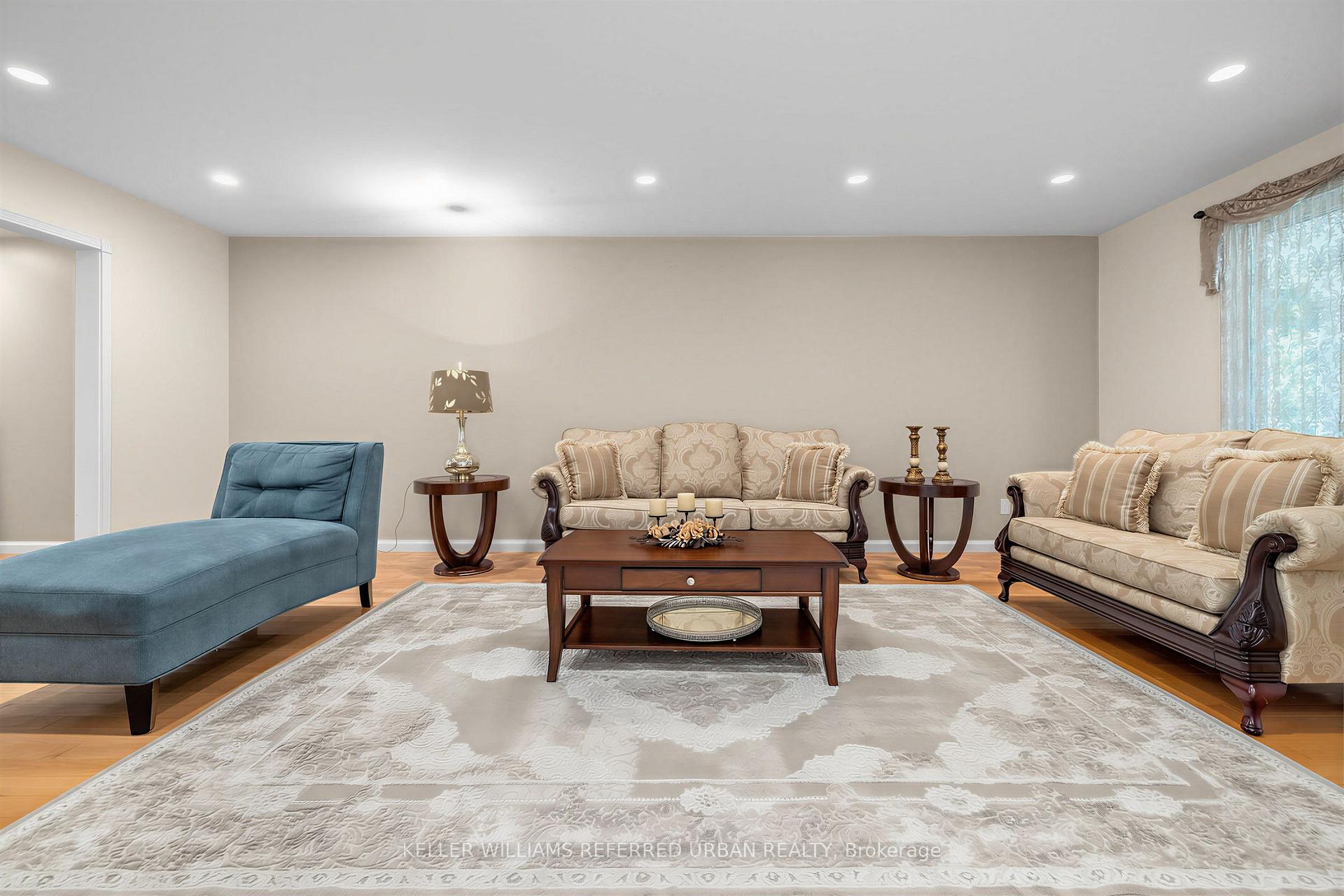 Photo 7 of 7 Chipstead Road, North York, Banbury-Don Mills — HOMEH