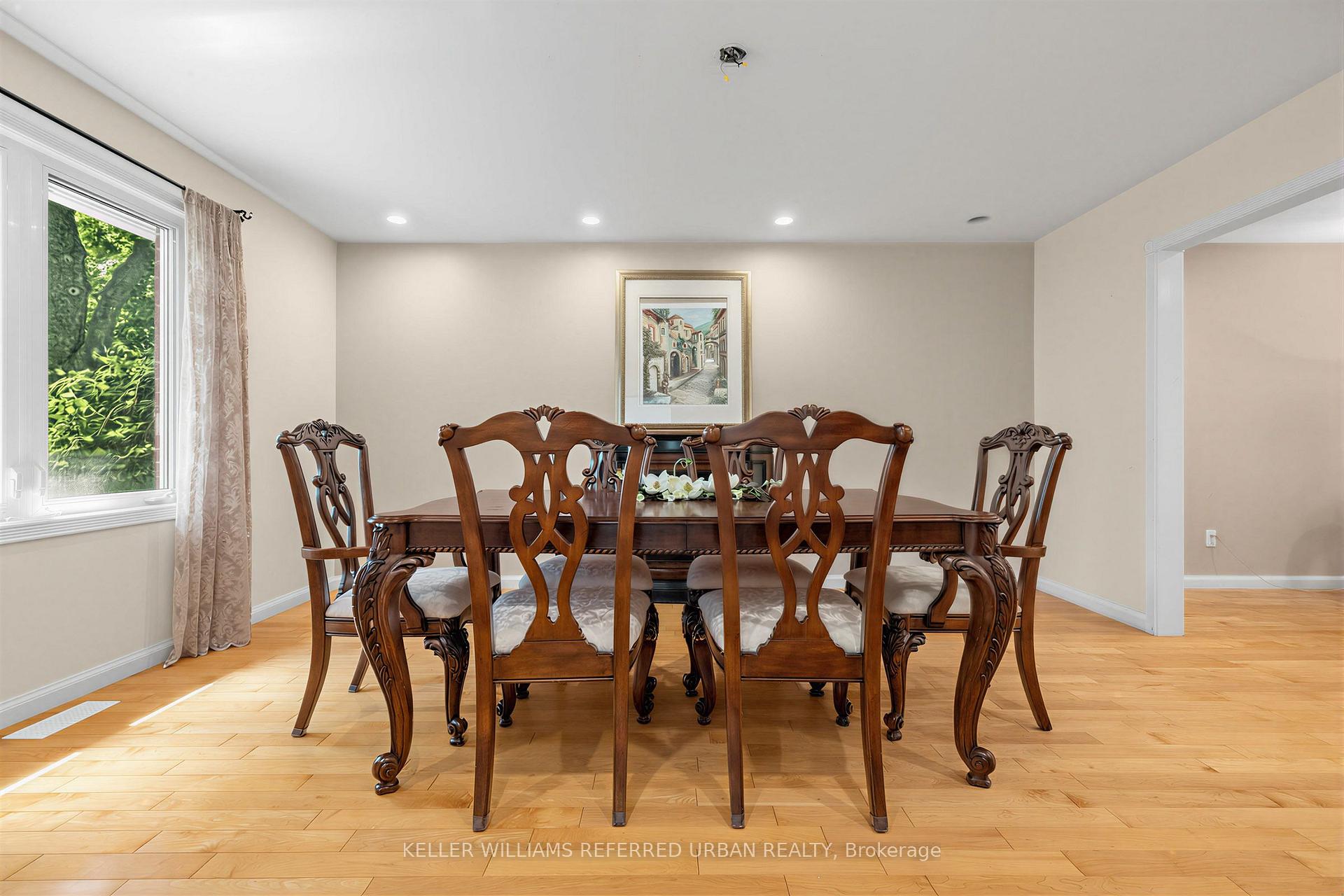 Photo 11 of 7 Chipstead Road, North York, Banbury-Don Mills — HOMEH
