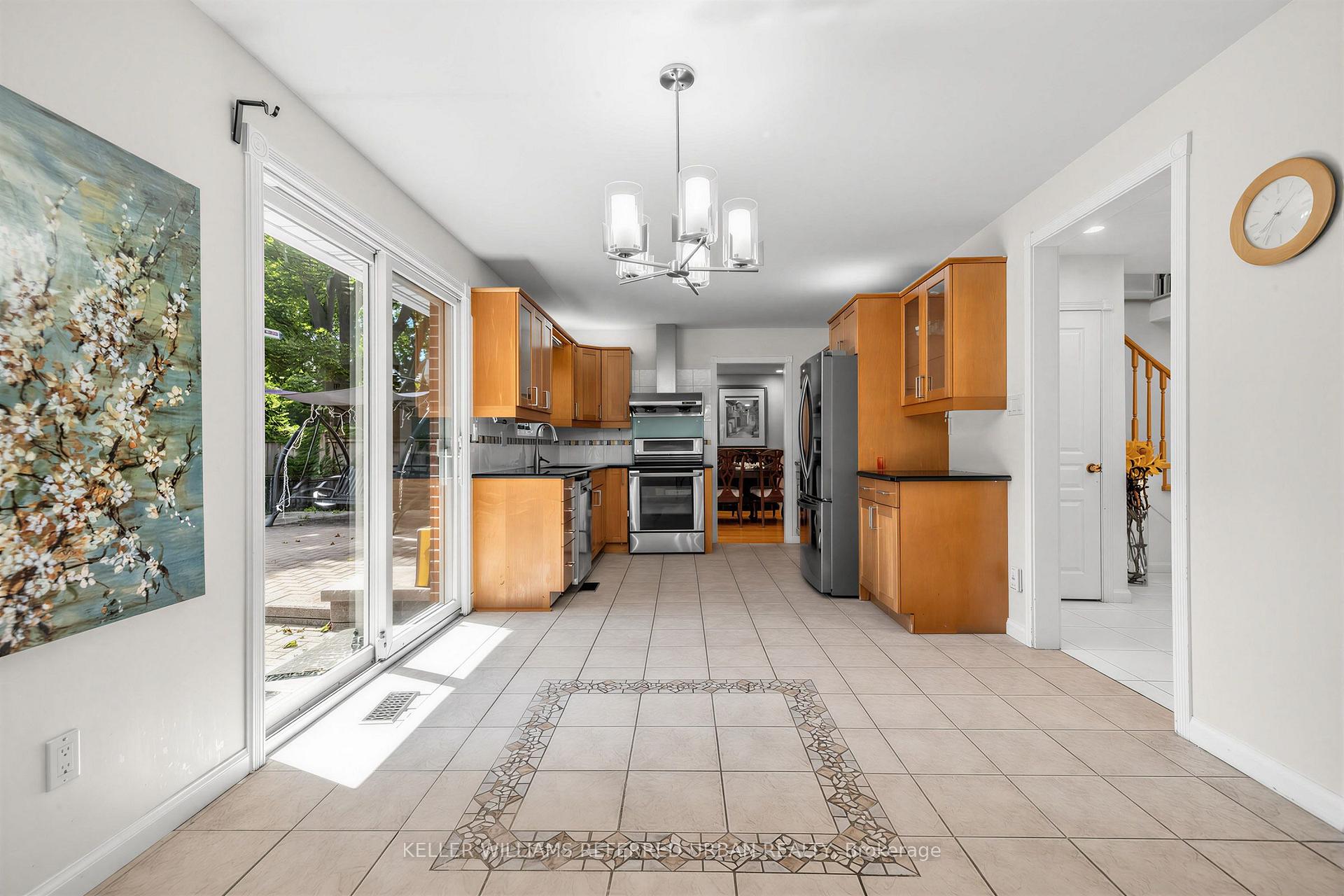 Photo 15 of 7 Chipstead Road, North York, Banbury-Don Mills — HOMEH