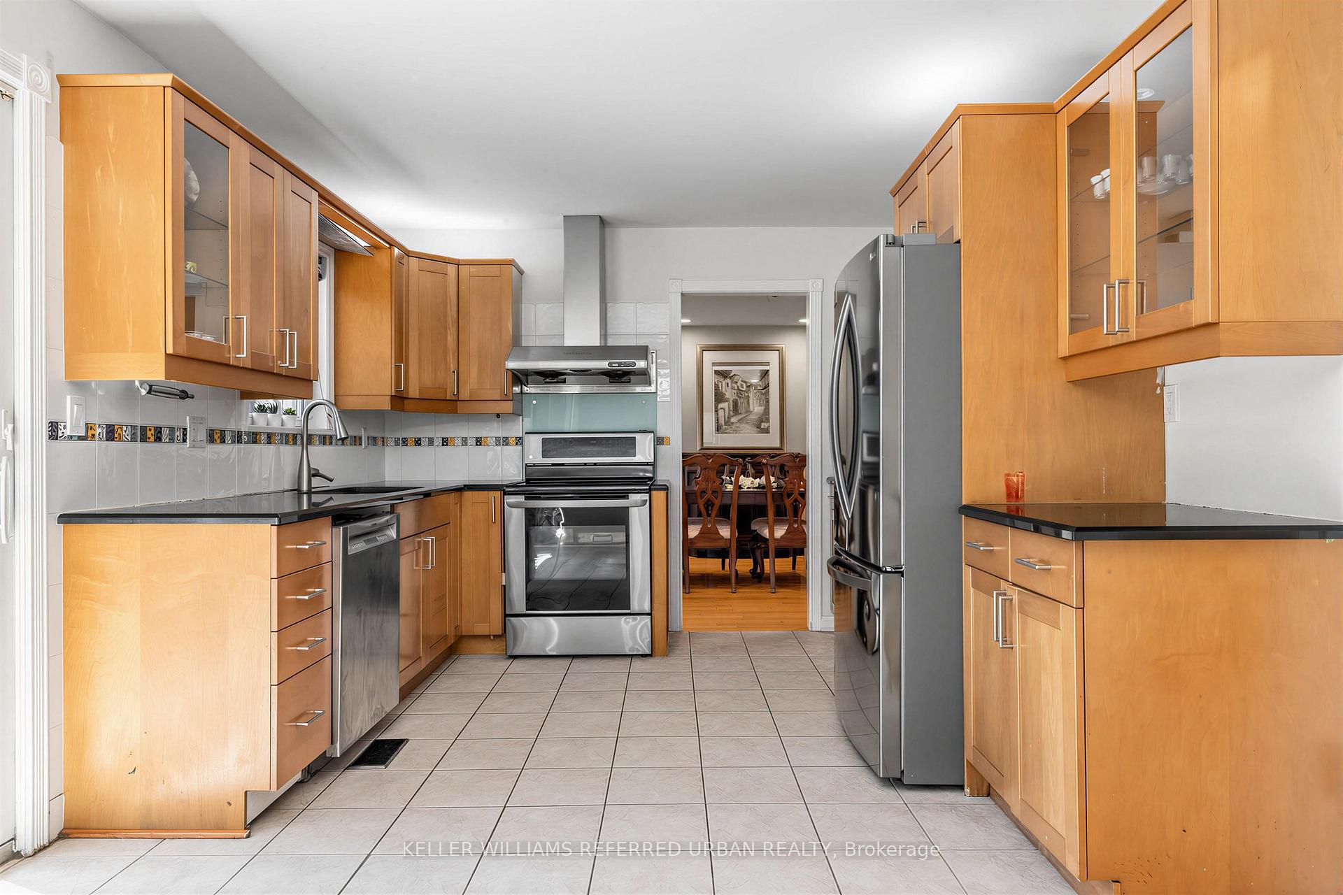 Photo 16 of 7 Chipstead Road, North York, Banbury-Don Mills — HOMEH