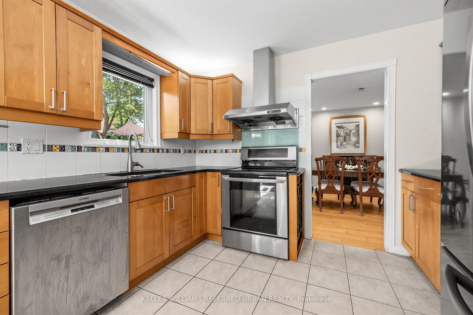 Photo 17 of 7 Chipstead Road, North York, Banbury-Don Mills — HOMEH