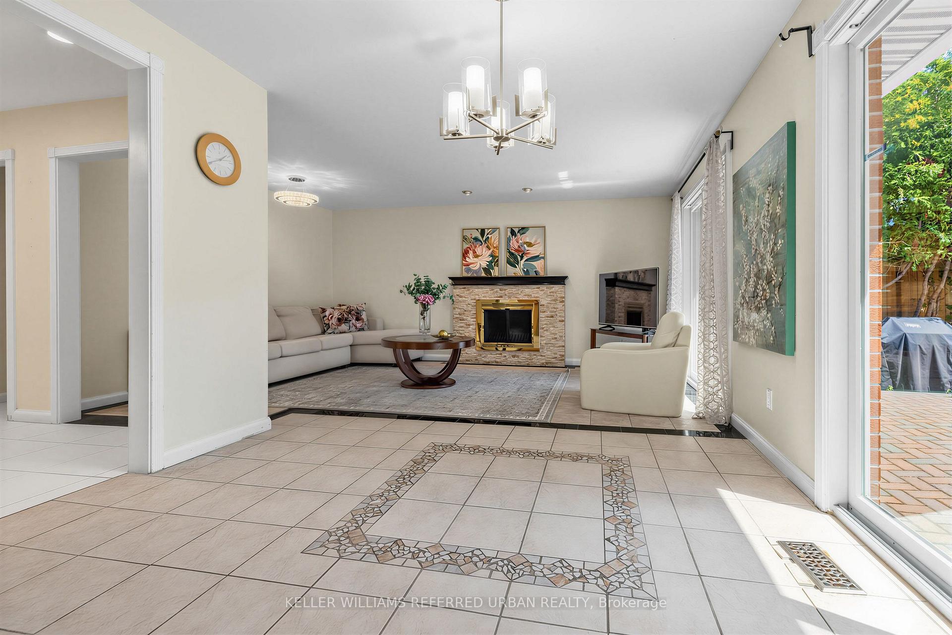 Photo 18 of 7 Chipstead Road, North York, Banbury-Don Mills — HOMEH