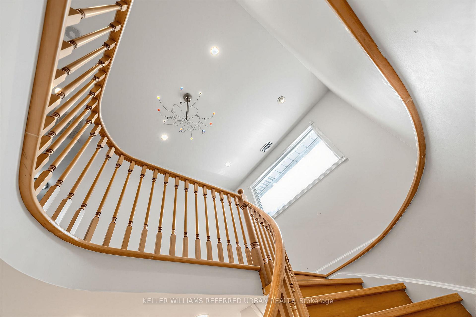 Photo 20 of 7 Chipstead Road, North York, Banbury-Don Mills — HOMEH