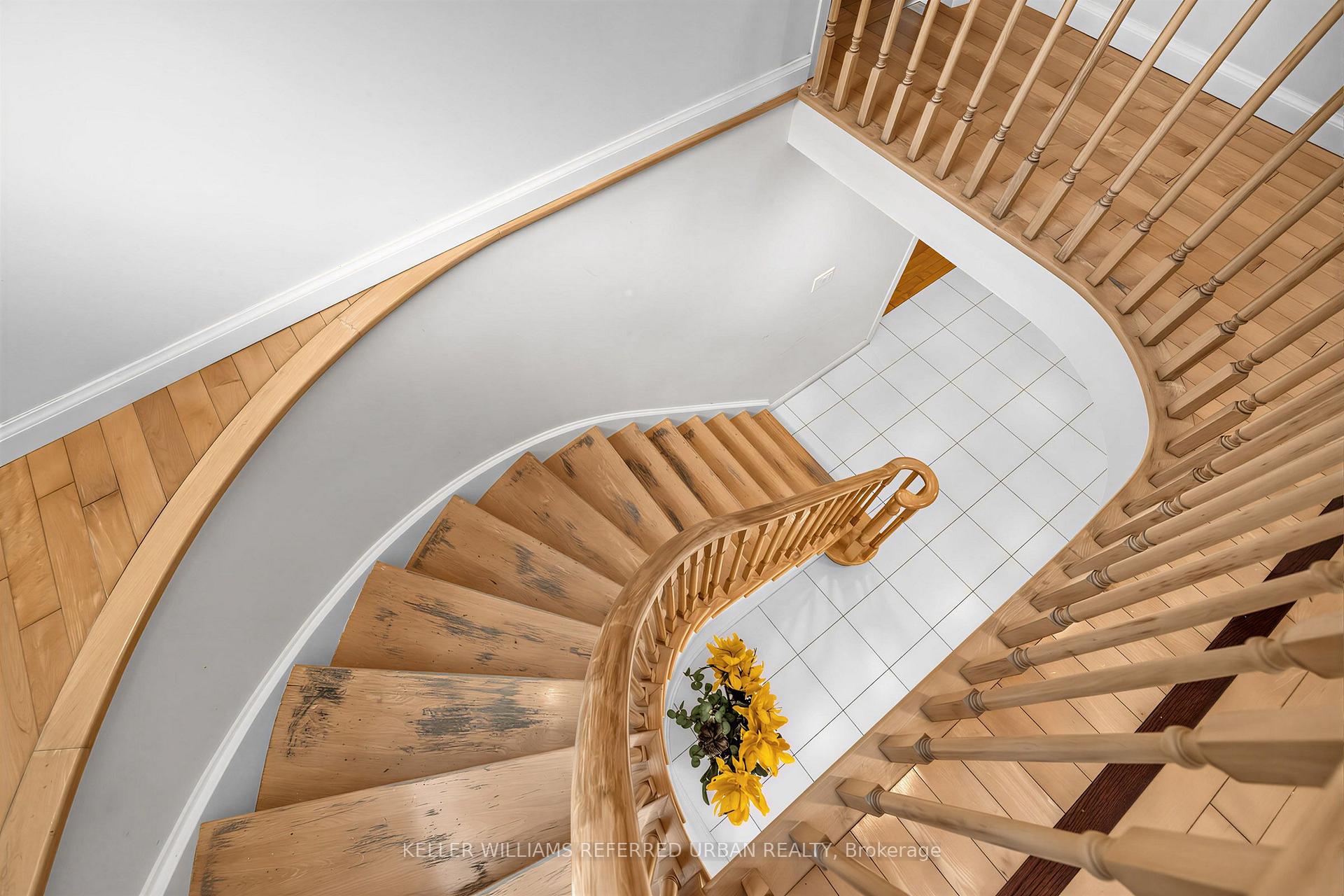 Photo 21 of 7 Chipstead Road, North York, Banbury-Don Mills — HOMEH