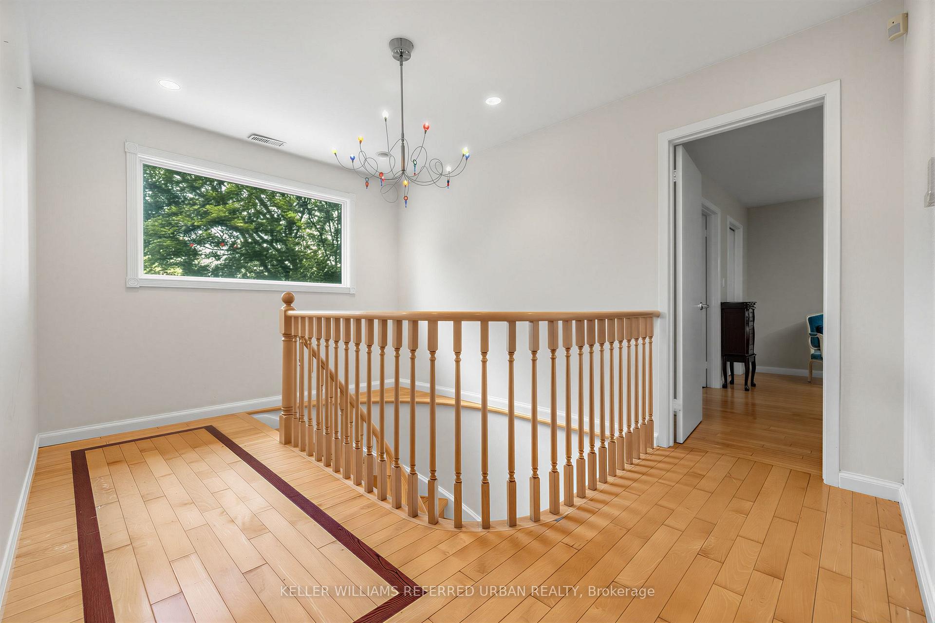 Photo 22 of 7 Chipstead Road, North York, Banbury-Don Mills — HOMEH
