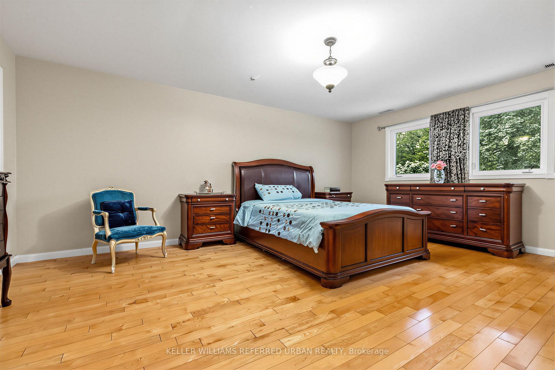 Photo 23 of 7 Chipstead Road, North York, Banbury-Don Mills — HOMEH