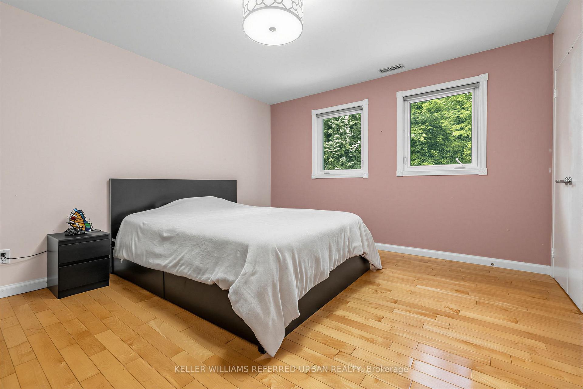 Photo 25 of 7 Chipstead Road, North York, Banbury-Don Mills — HOMEH