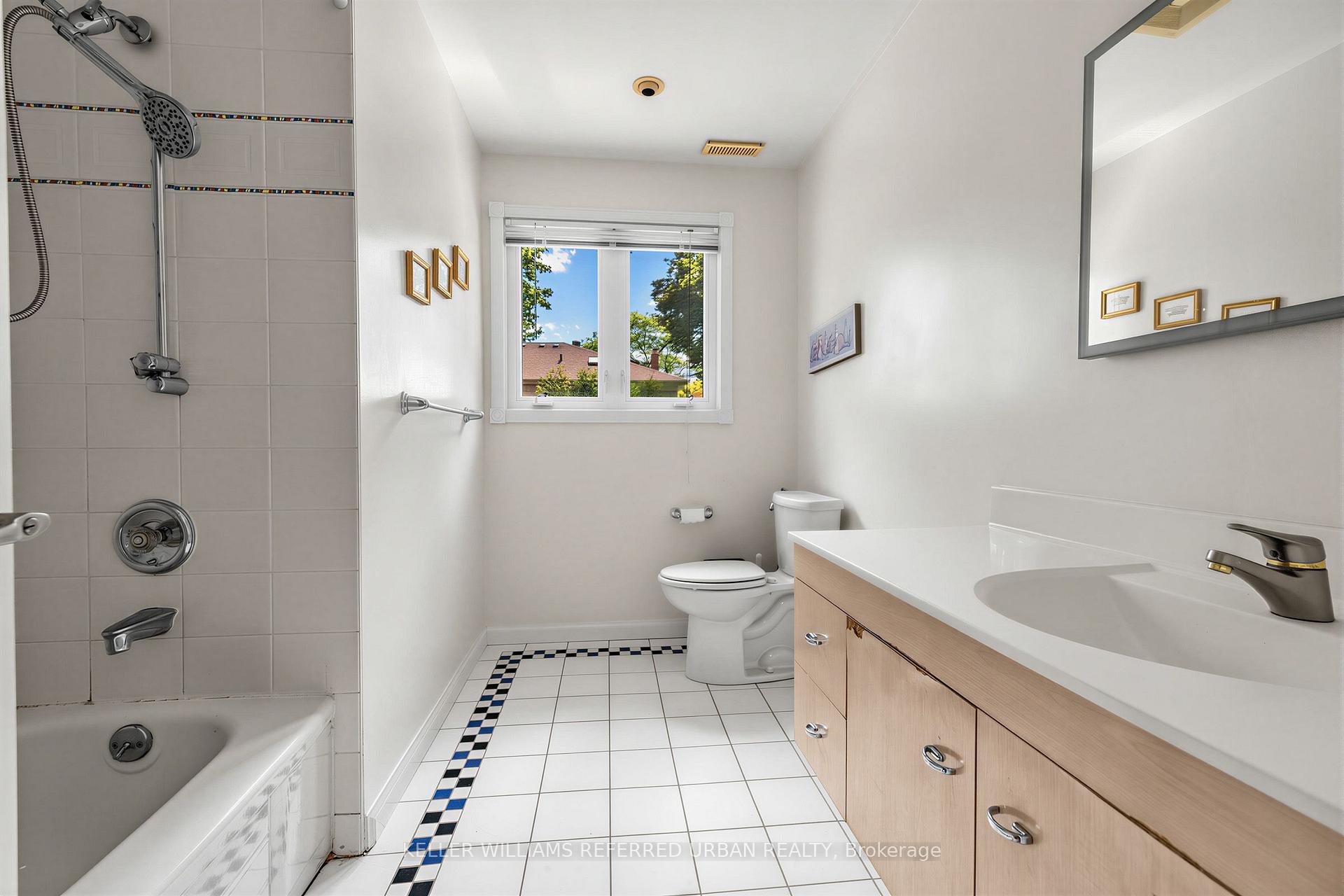 Photo 28 of 7 Chipstead Road, North York, Banbury-Don Mills — HOMEH