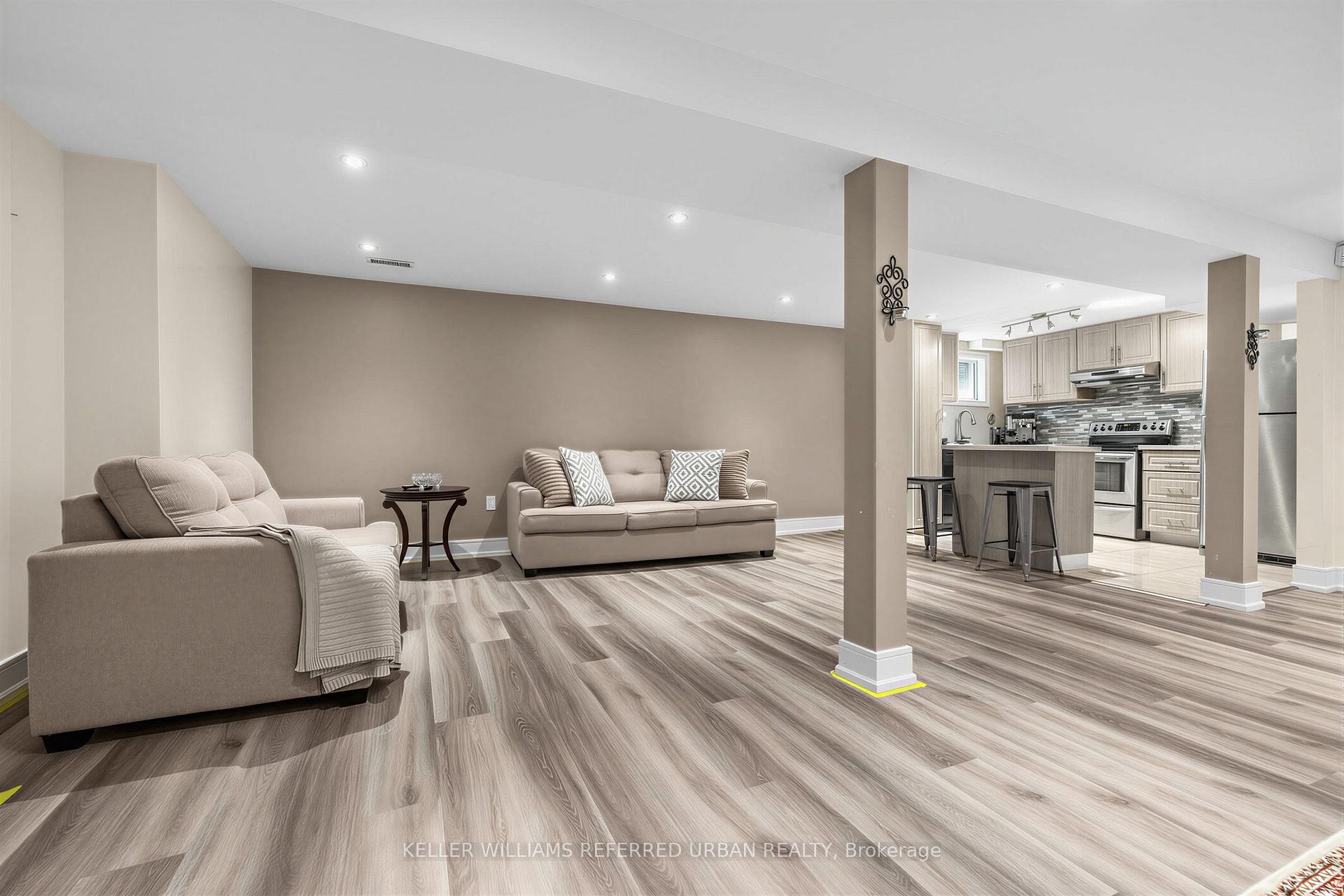 Photo 30 of 7 Chipstead Road, North York, Banbury-Don Mills — HOMEH