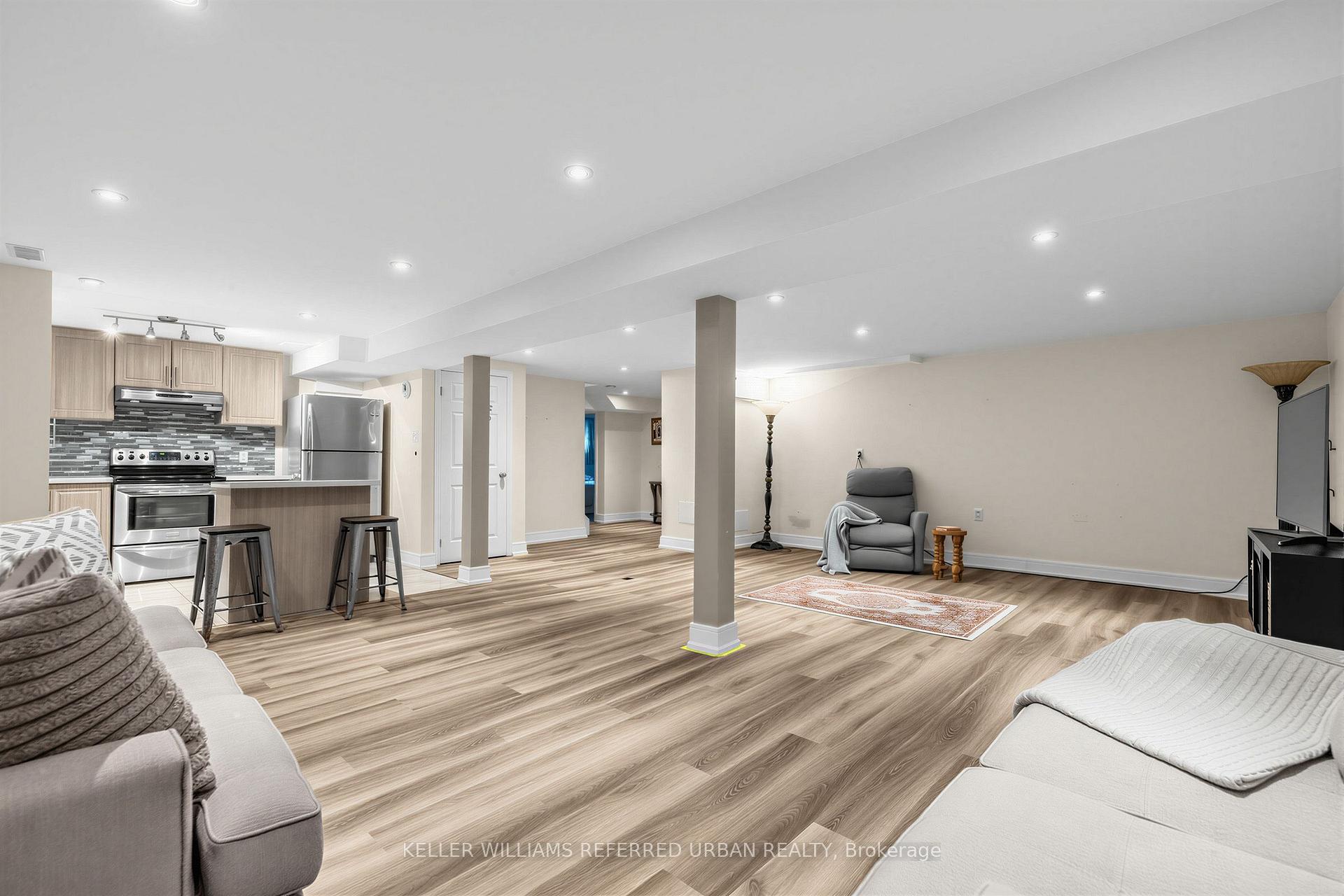 Photo 31 of 7 Chipstead Road, North York, Banbury-Don Mills — HOMEH