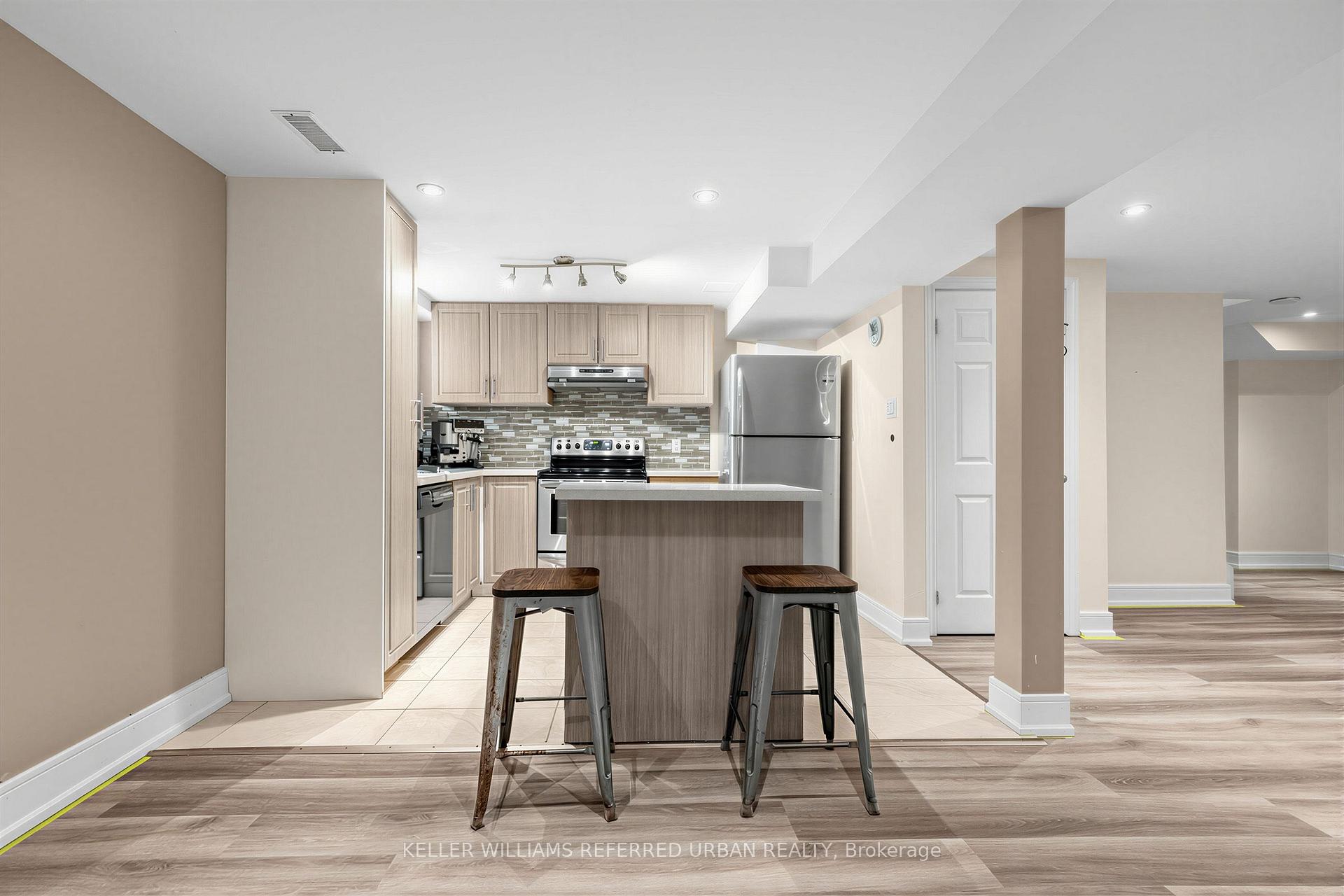 Photo 32 of 7 Chipstead Road, North York, Banbury-Don Mills — HOMEH