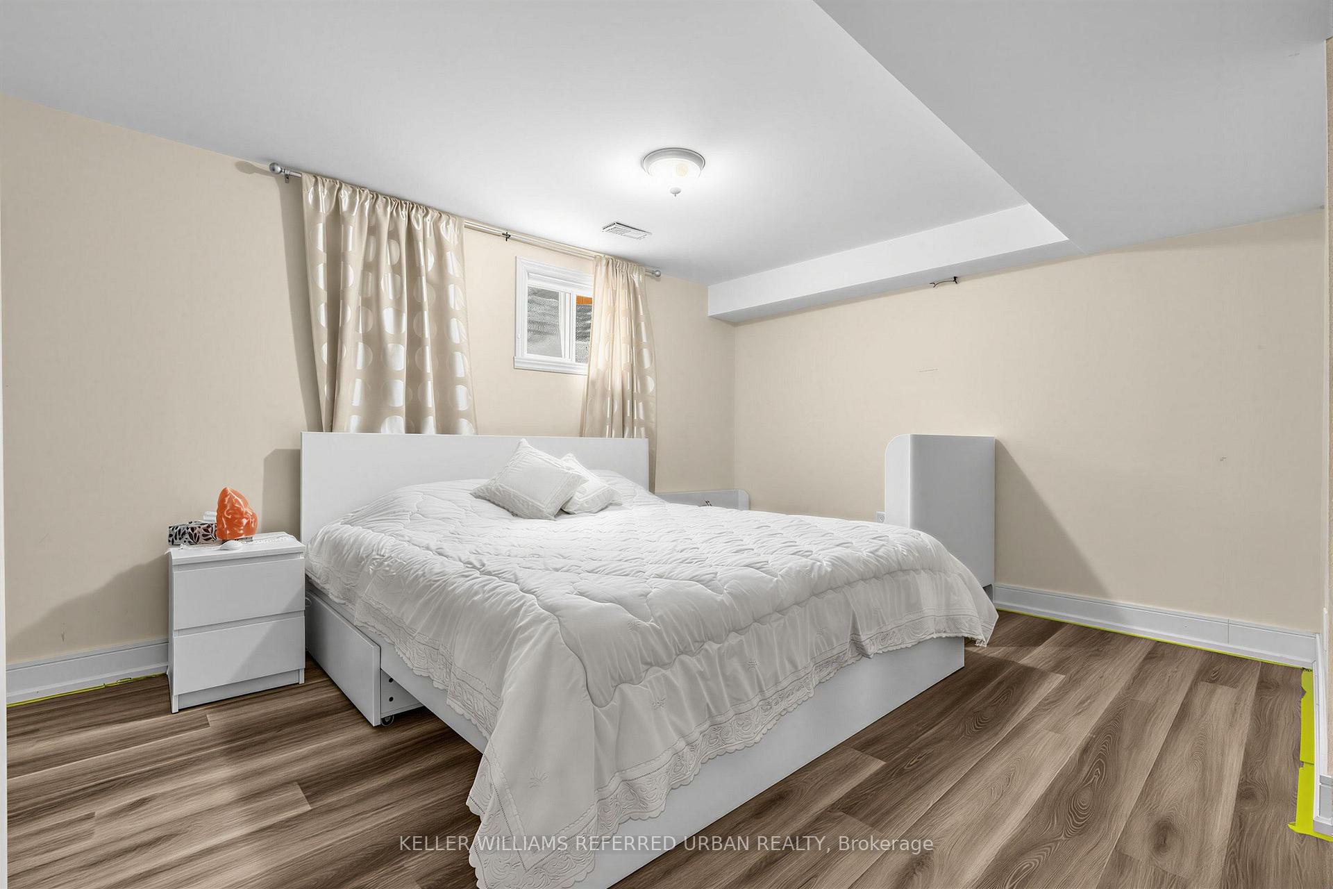 Photo 33 of 7 Chipstead Road, North York, Banbury-Don Mills — HOMEH