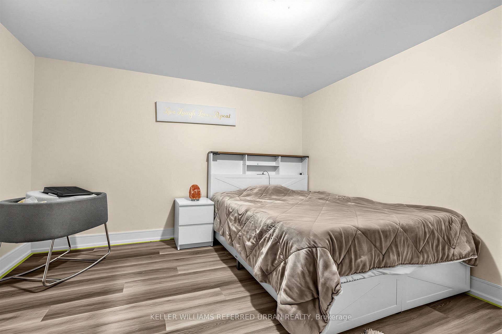 Photo 34 of 7 Chipstead Road, North York, Banbury-Don Mills — HOMEH