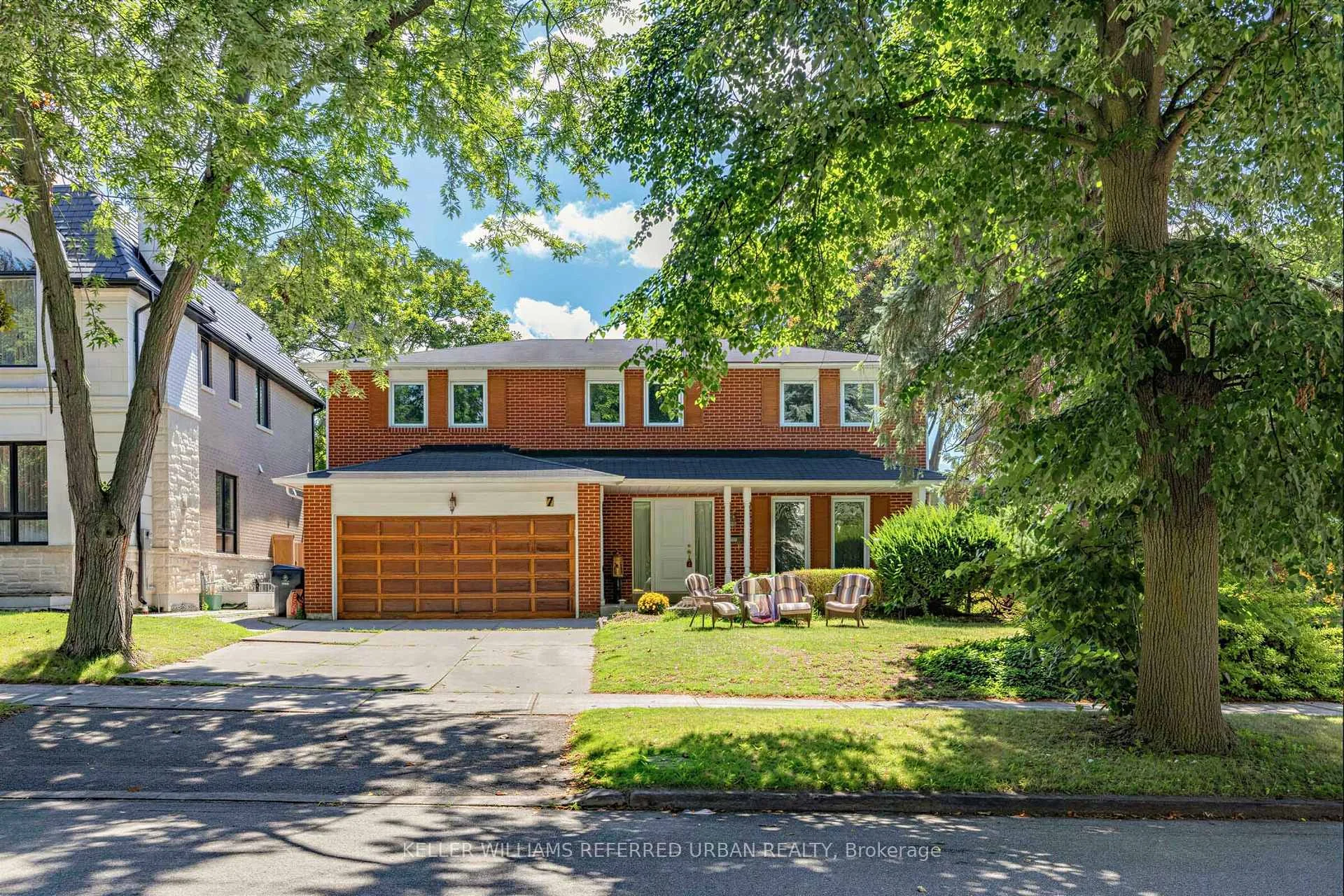 Photo 2 of 7 Chipstead Road, North York, Banbury-Don Mills — HOMEH