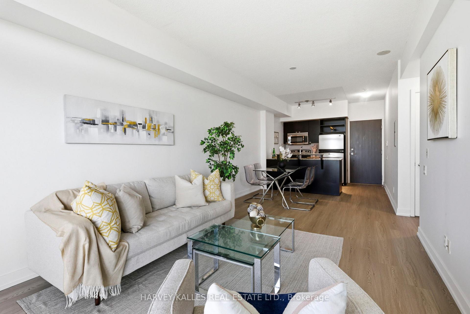 Photo 5 of Unit 701, 103 The Queensway, Toronto, High Park-Swansea — HOMEH