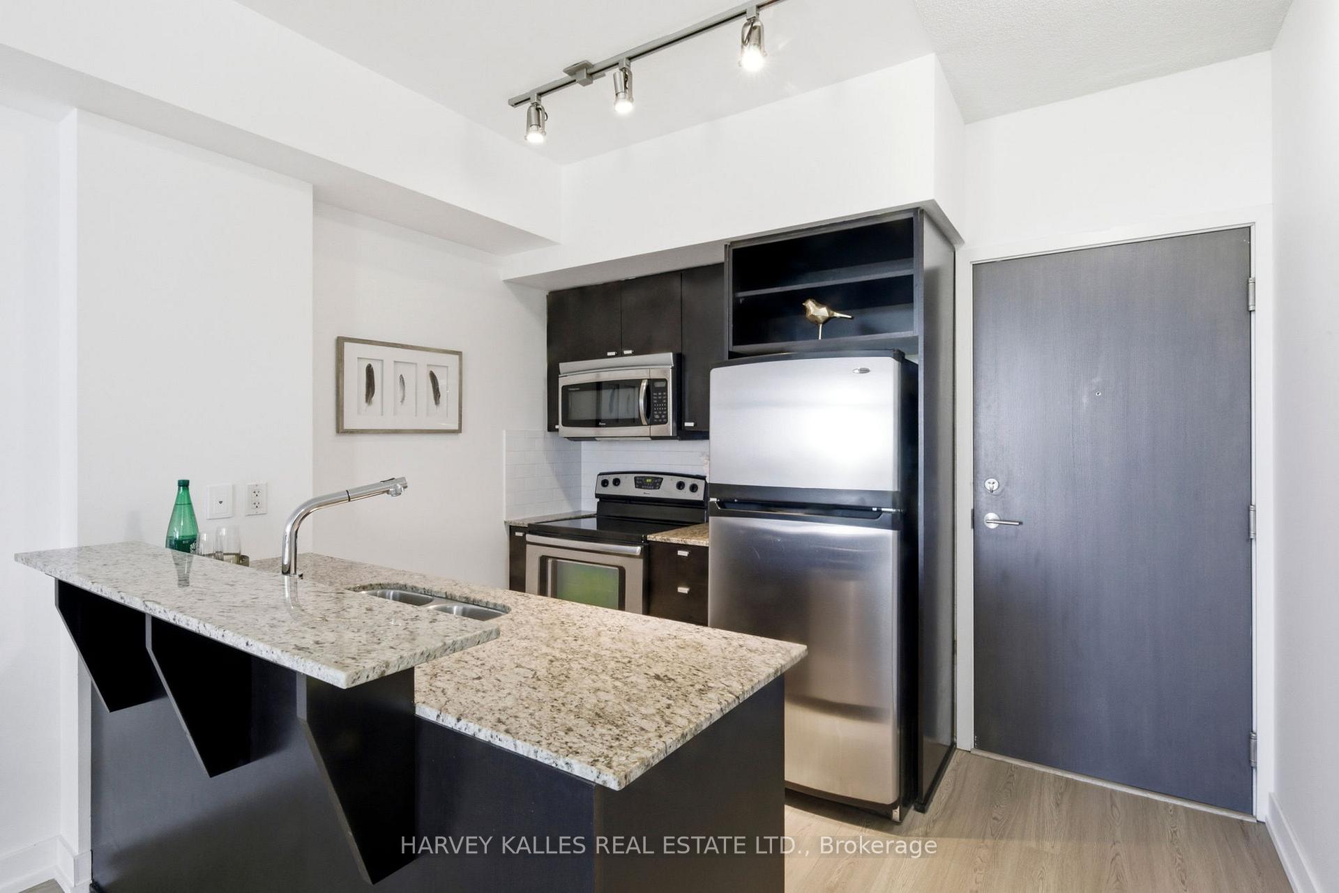 Photo 8 of Unit 701, 103 The Queensway, Toronto, High Park-Swansea — HOMEH