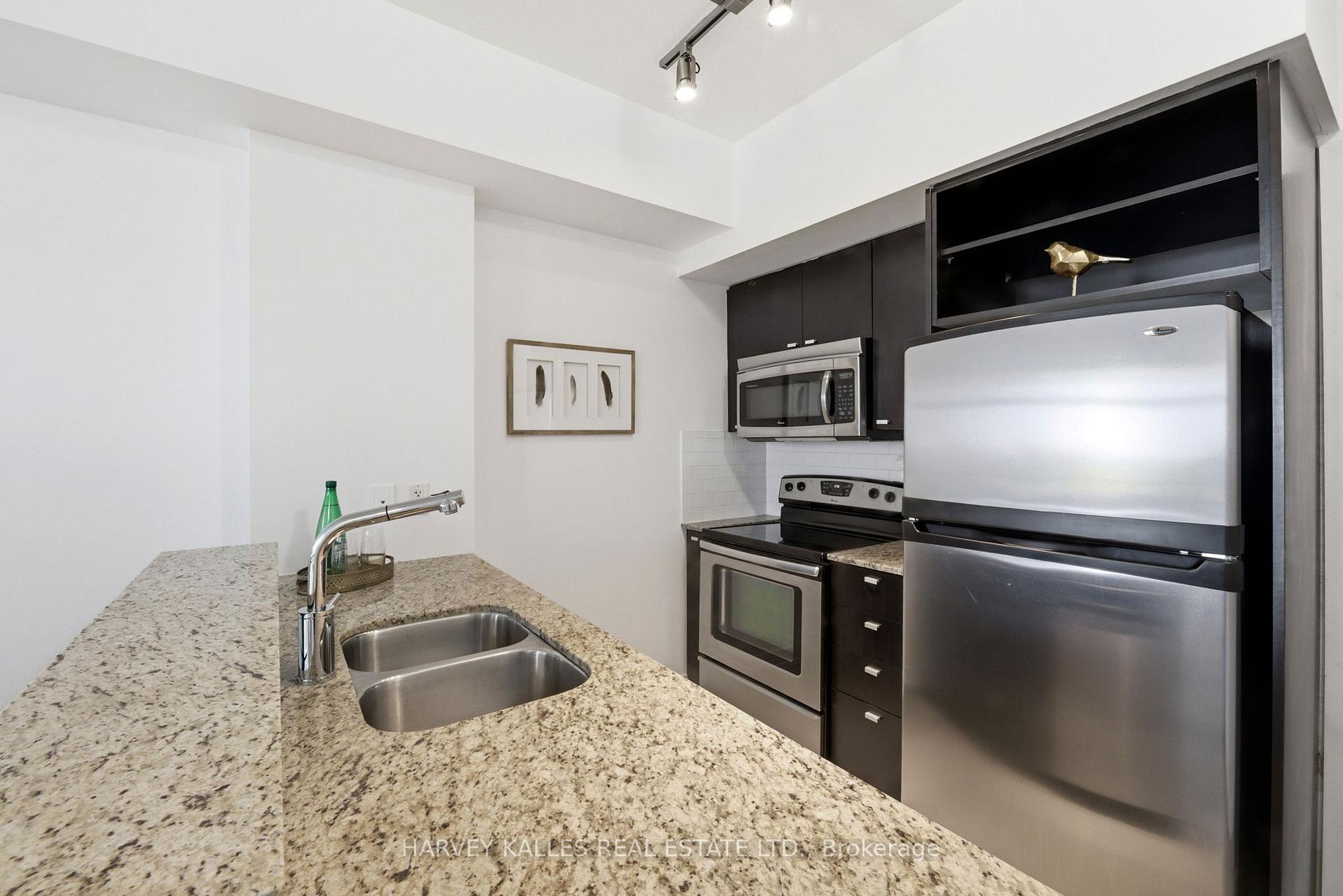 Photo 9 of Unit 701, 103 The Queensway, Toronto, High Park-Swansea — HOMEH