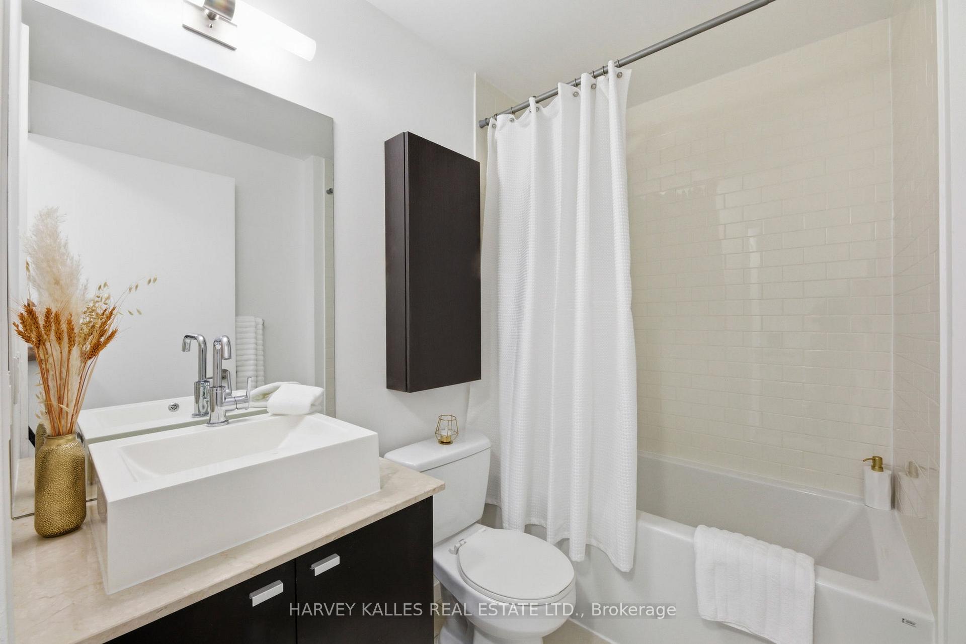 Photo 12 of Unit 701, 103 The Queensway, Toronto, High Park-Swansea — HOMEH