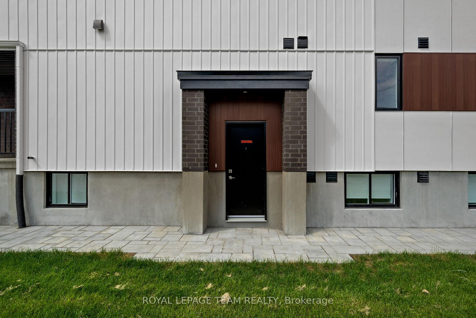 Photo 3 of Unit C, 1231 Shillington Avenue, Ottawa, Carlington — HOMEH
