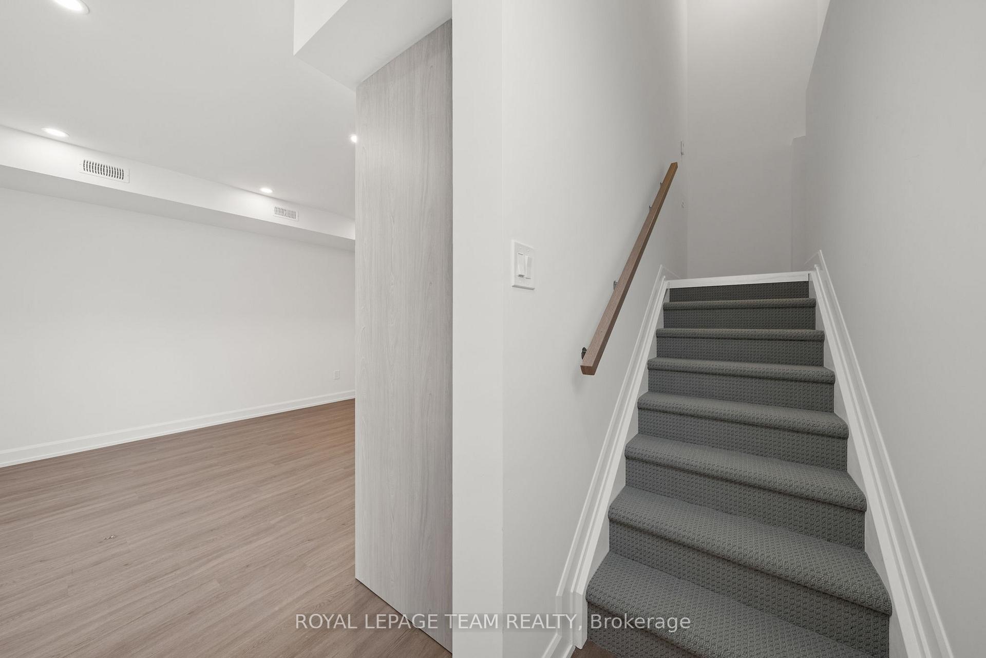 Photo 4 of Unit C, 1231 Shillington Avenue, Ottawa, Carlington — HOMEH