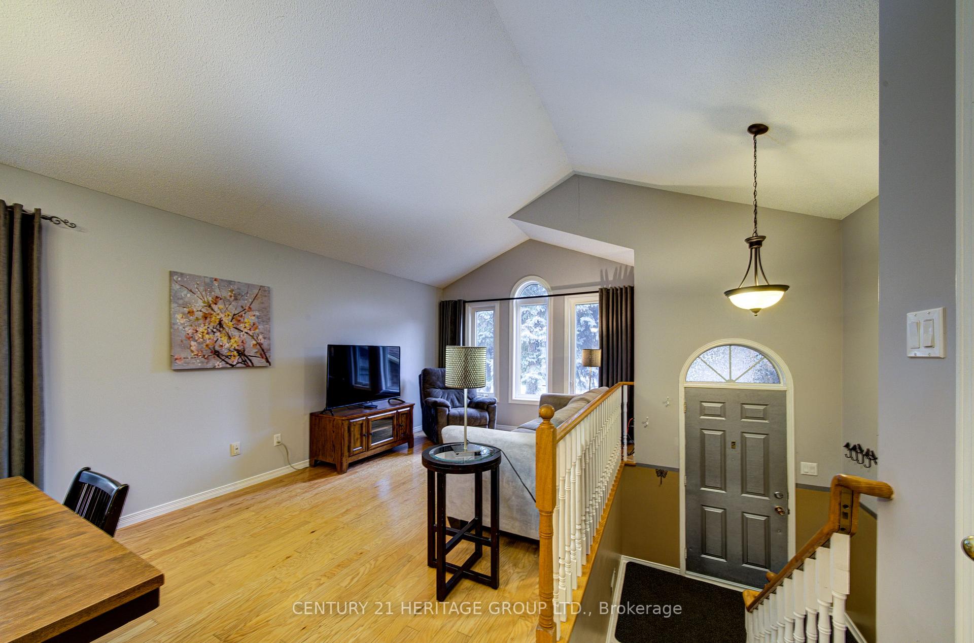 Photo 2 of 68 Dyer Drive, Wasaga Beach — HOMEH