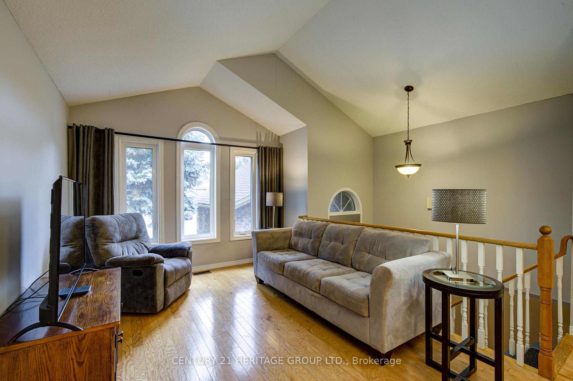 Photo 3 of 68 Dyer Drive, Wasaga Beach — HOMEH