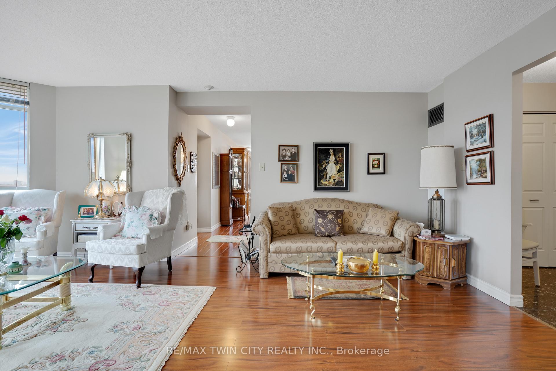 Photo 8 of Unit 703, 1414 King Street E, Kitchener, King East — HOMEH