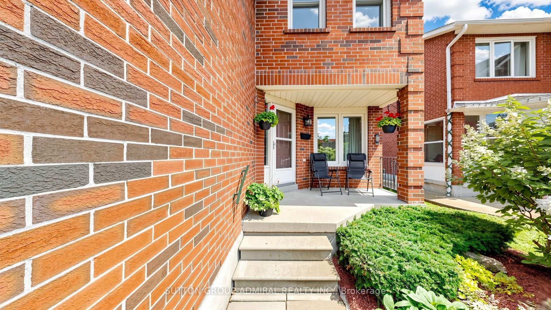Photo 7 of 160 Marlott Road, Vaughan, Maple — HOMEH