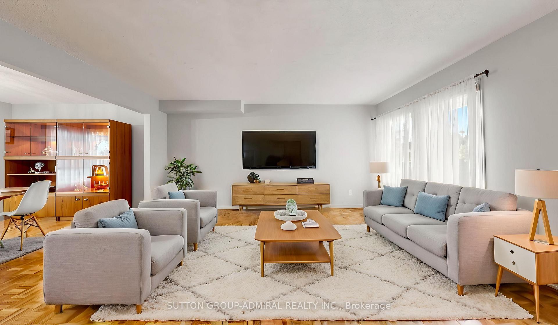 Photo 8 of 160 Marlott Road, Vaughan, Maple — HOMEH