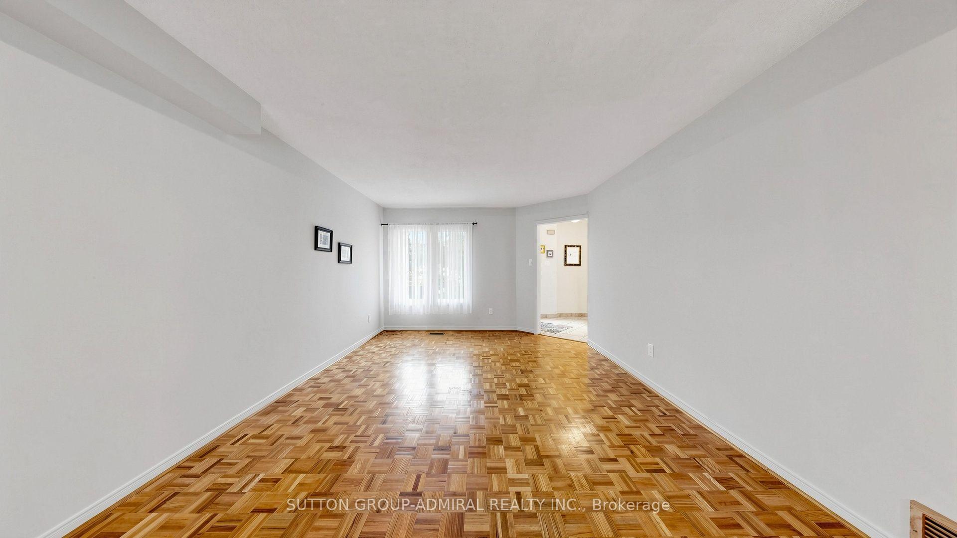 Photo 9 of 160 Marlott Road, Vaughan, Maple — HOMEH