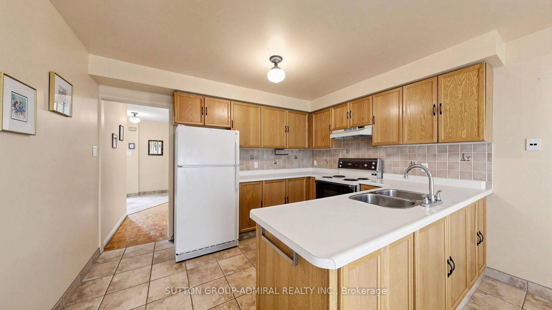 Photo 14 of 160 Marlott Road, Vaughan, Maple — HOMEH