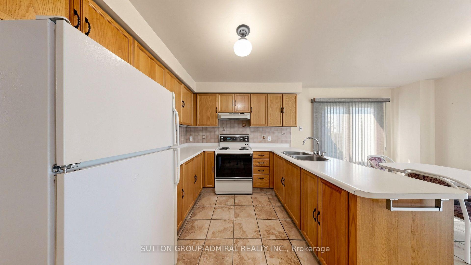 Photo 15 of 160 Marlott Road, Vaughan, Maple — HOMEH