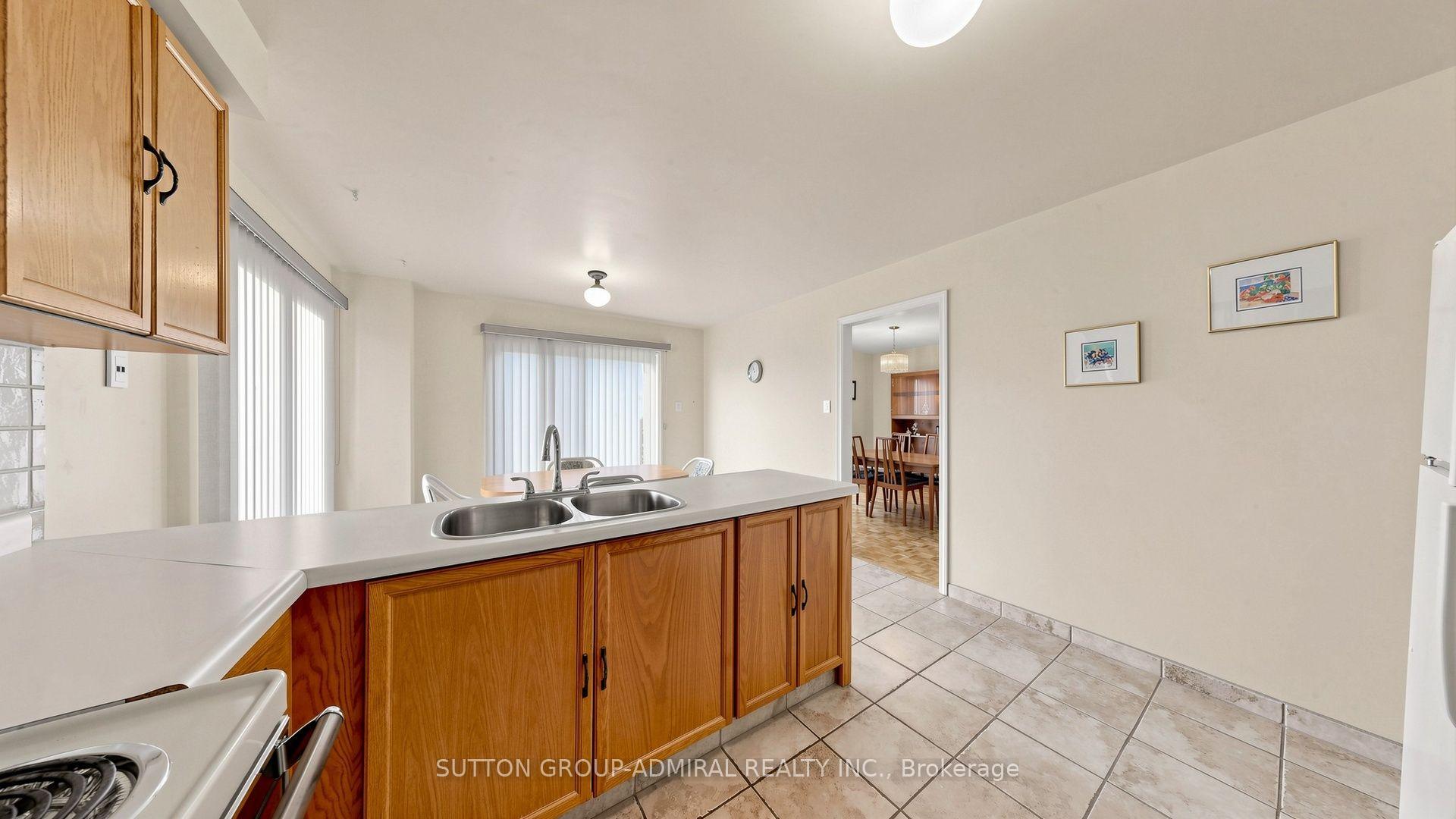 Photo 16 of 160 Marlott Road, Vaughan, Maple — HOMEH
