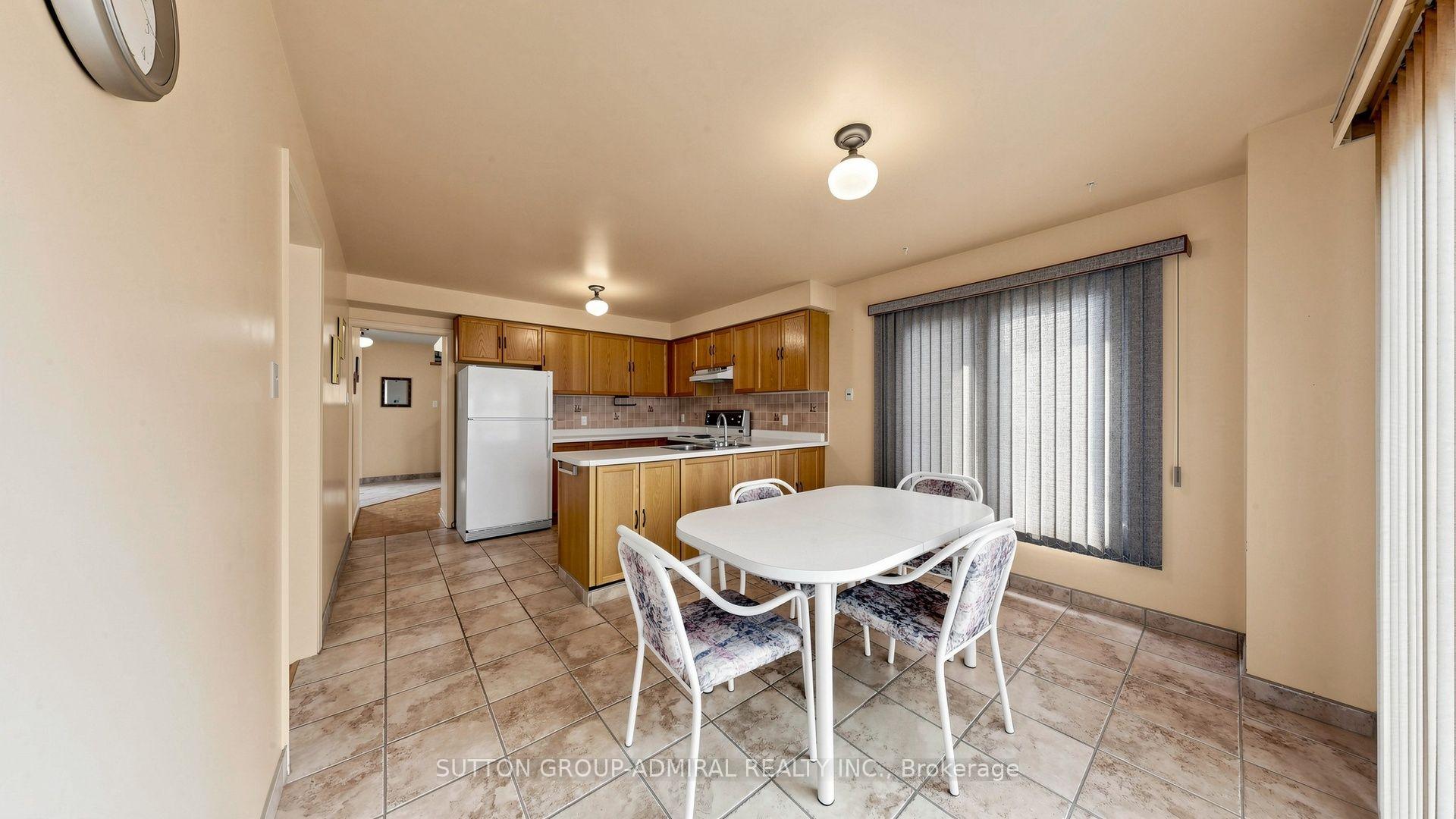 Photo 18 of 160 Marlott Road, Vaughan, Maple — HOMEH