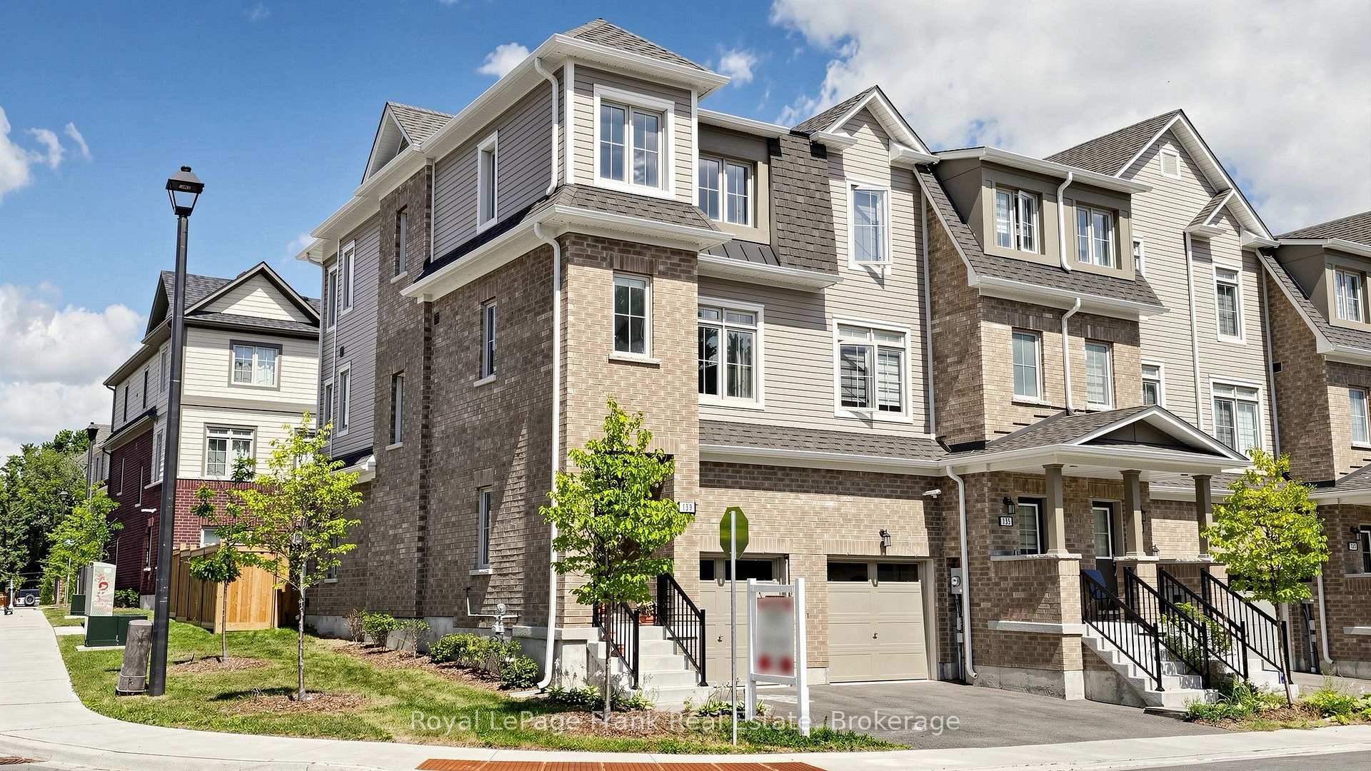 Photo 2 of 139 Senay Circle, Clarington, Courtice — HOMEH